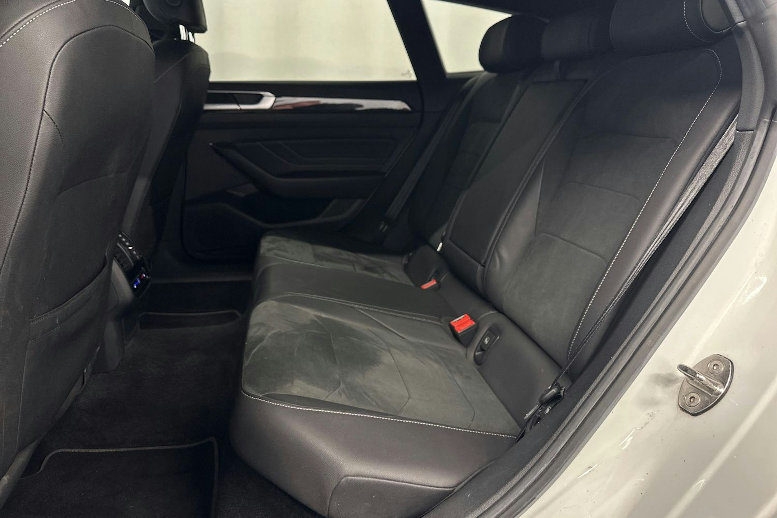 valkoinen Volkswagen Arteon 2022 kuva 29.