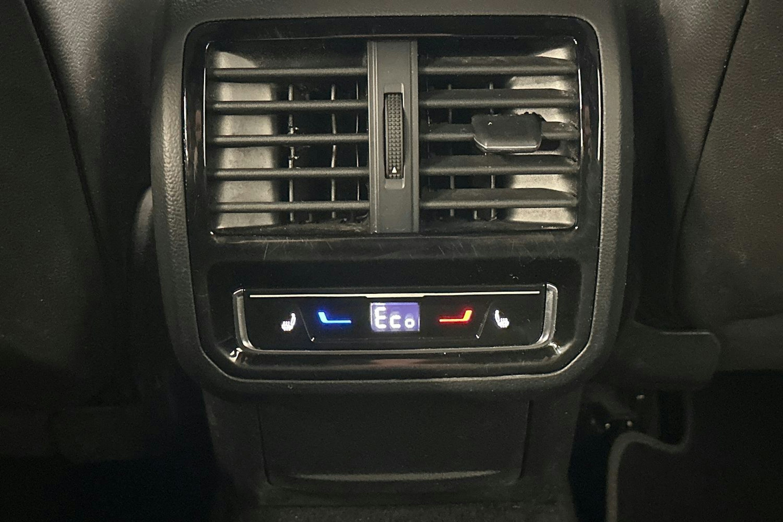 valkoinen Volkswagen Arteon 2022 kuva 30.