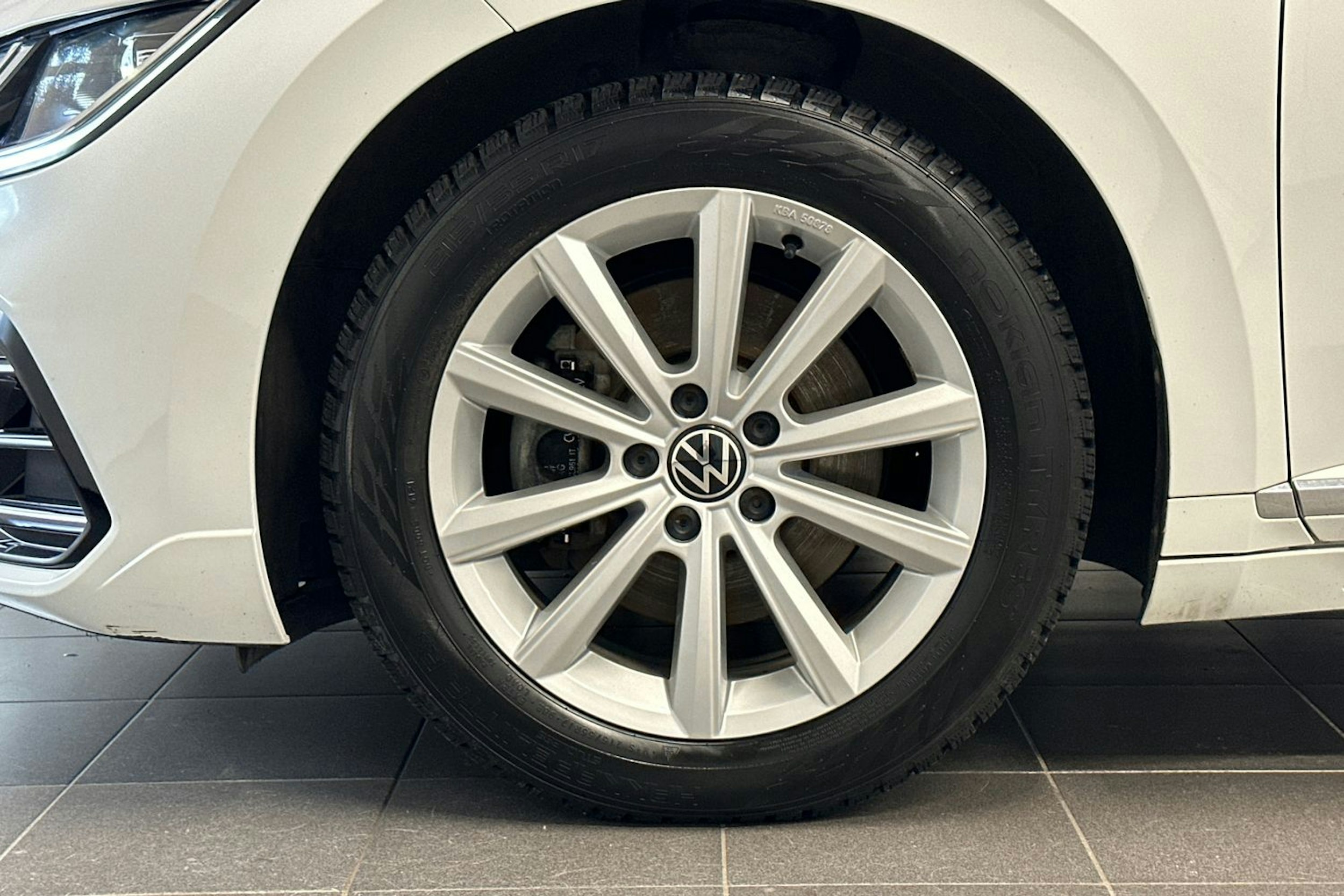 valkoinen Volkswagen Arteon 2022 kuva 33.