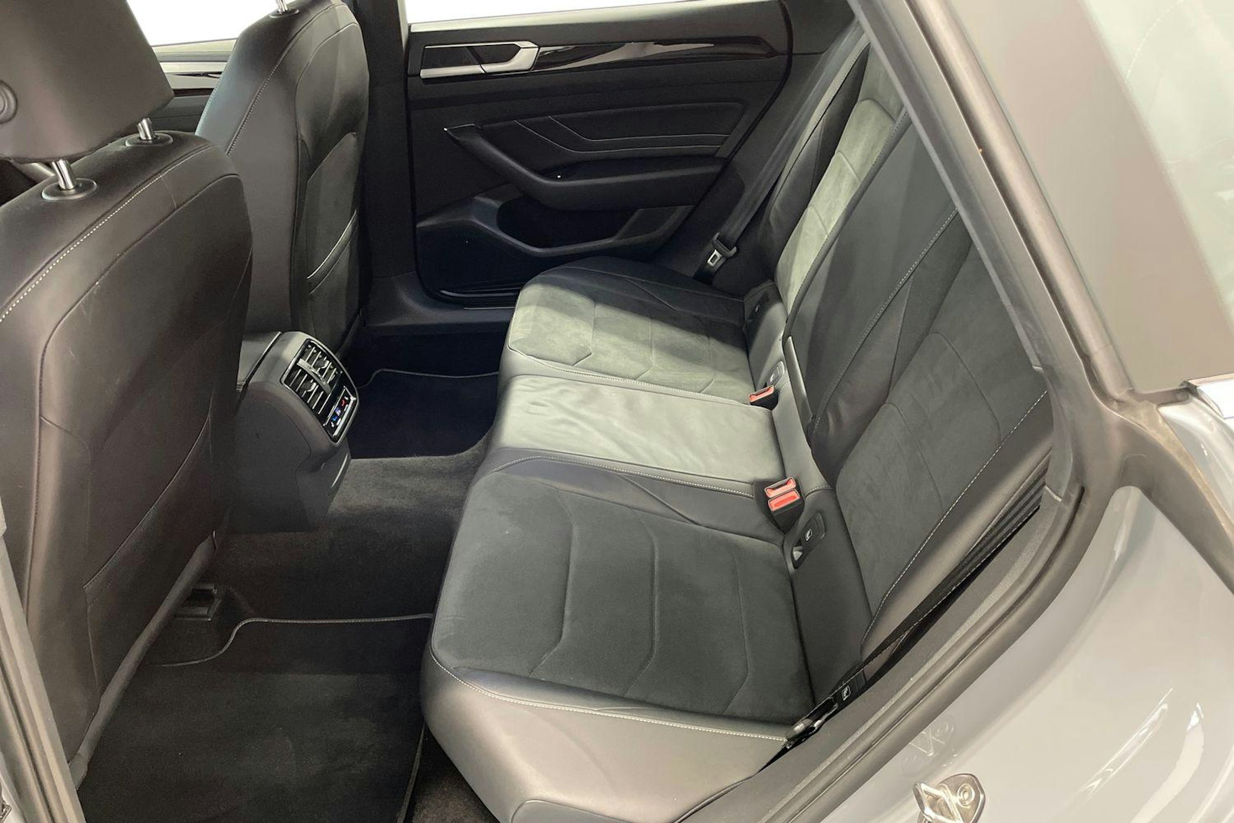 harmaa Volkswagen Arteon 2022 kuva 10.