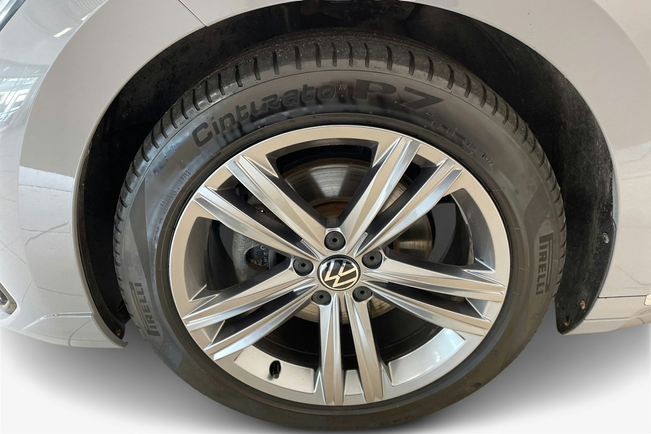 harmaa Volkswagen Arteon 2022 kuva 11.