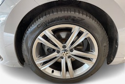 harmaa Volkswagen Arteon 2022 kuva 11.