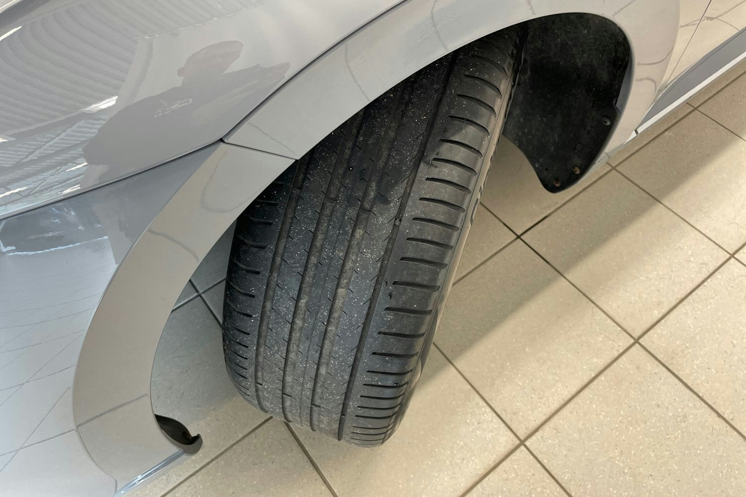 harmaa Volkswagen Arteon 2022 kuva 13.