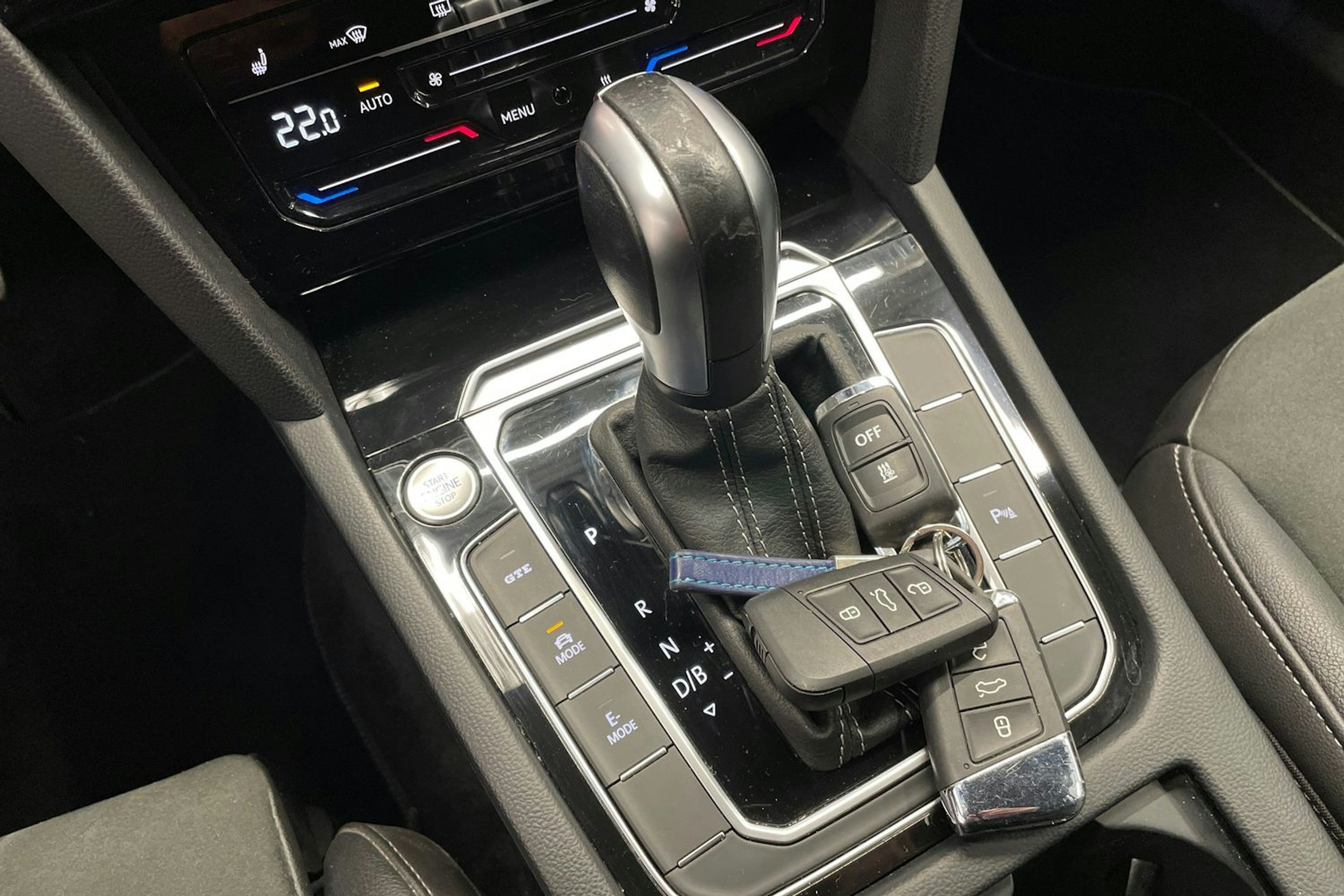 harmaa Volkswagen Arteon 2022 kuva 17.