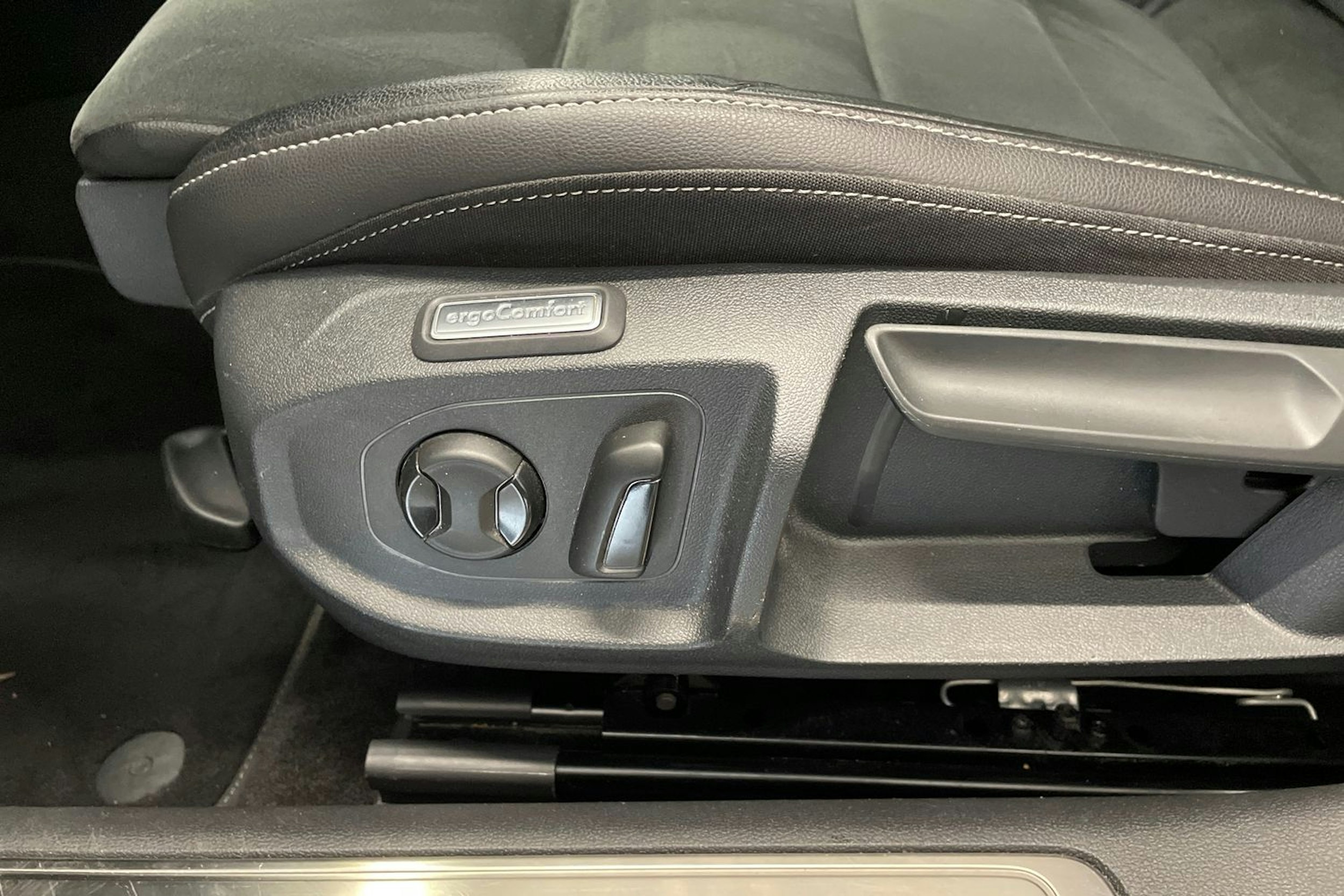 harmaa Volkswagen Arteon 2022 kuva 20.