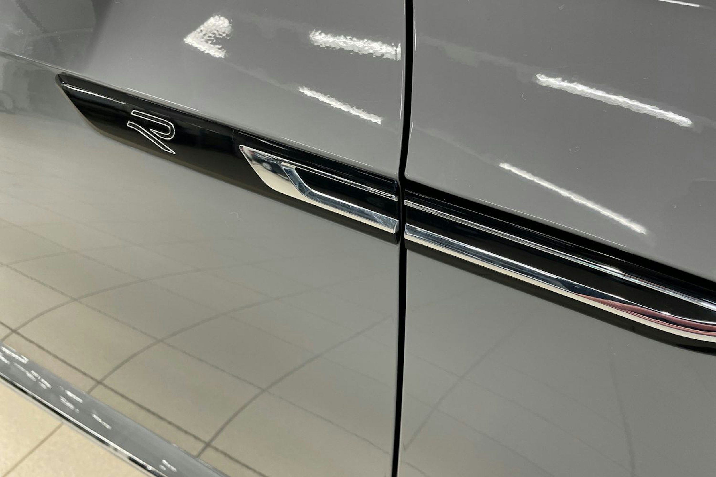 harmaa Volkswagen Arteon 2022 kuva 27.