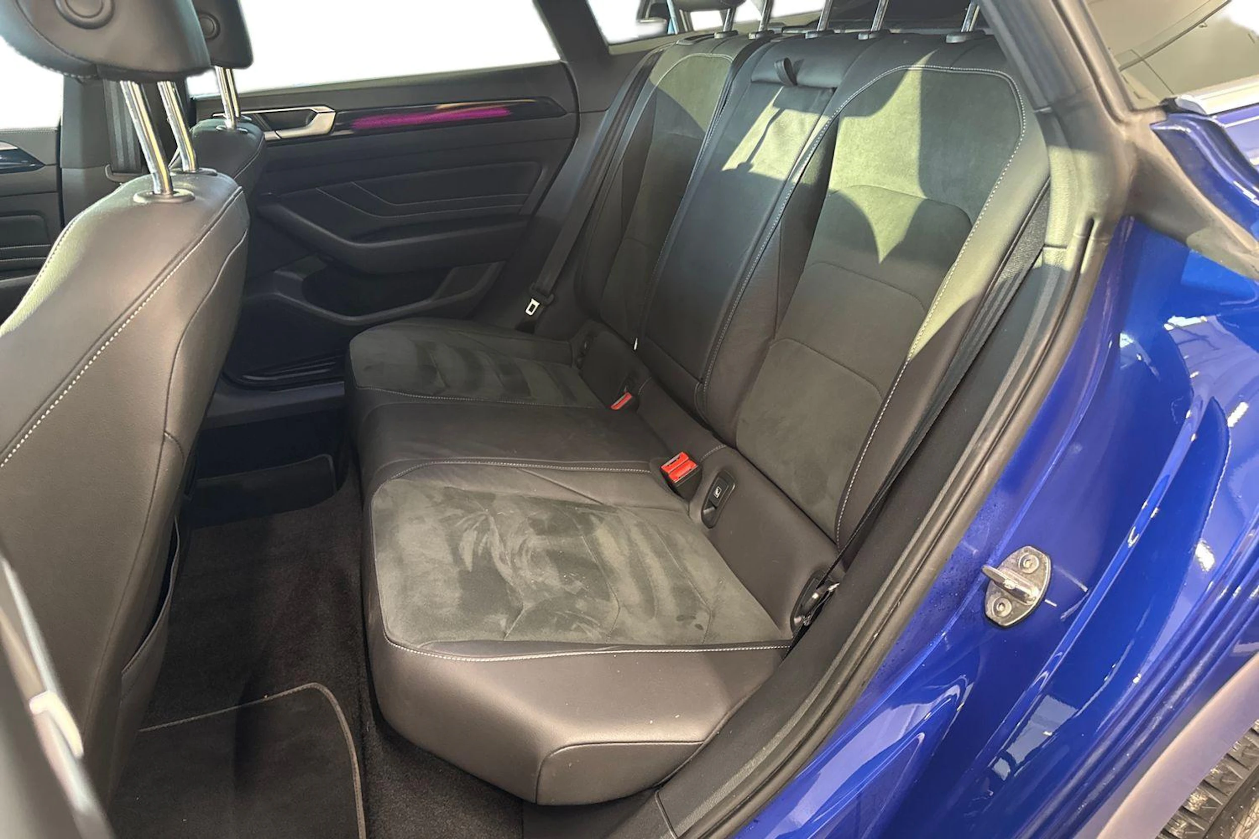 sininen Volkswagen Arteon 2022 kuva 8.