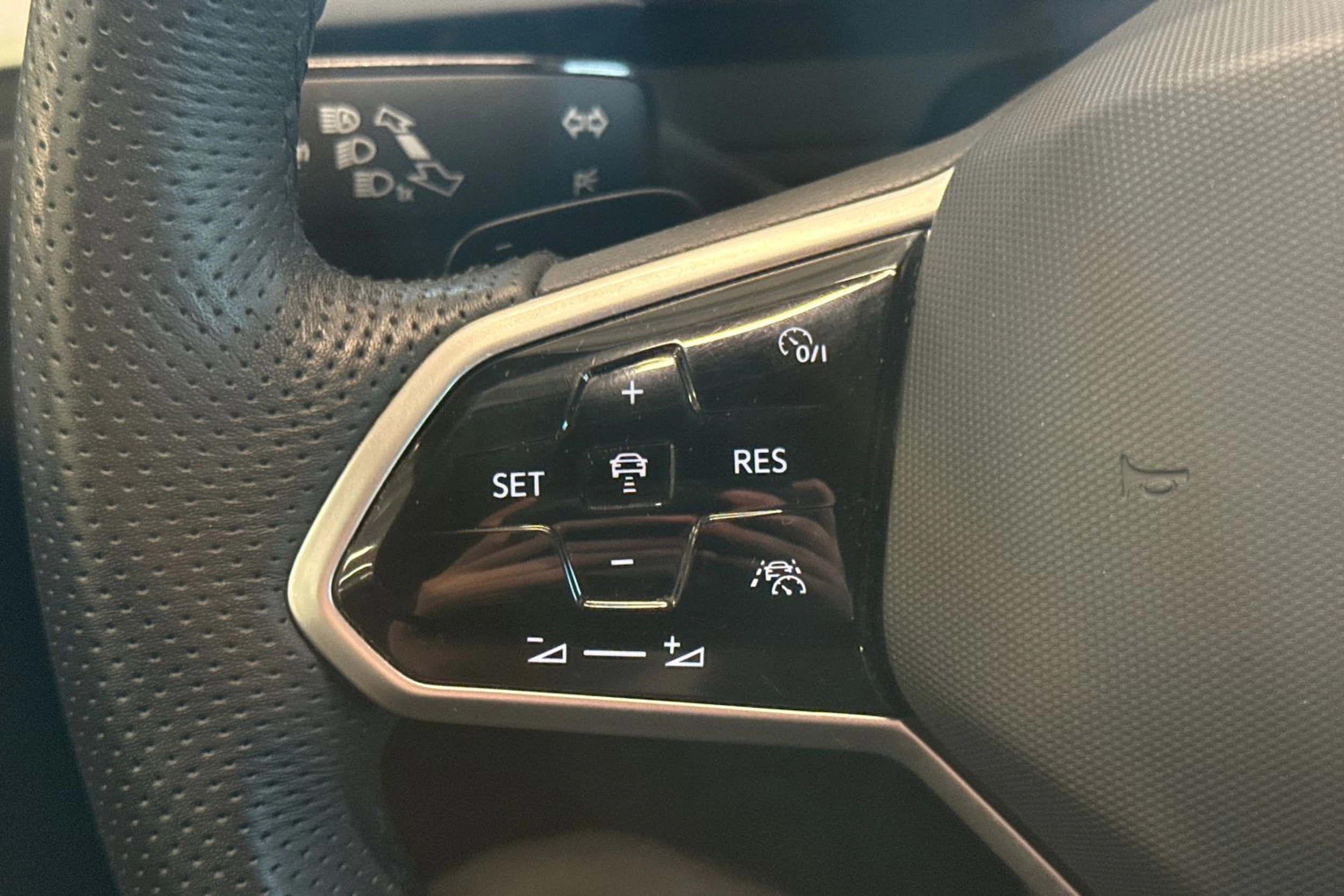 sininen Volkswagen Arteon 2022 kuva 18.