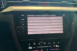 sininen Volkswagen Arteon 2022 kuva 26.