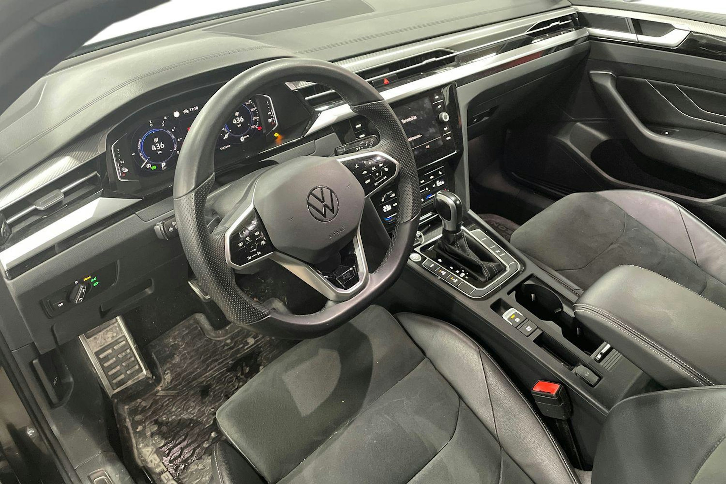 Harmaa Volkswagen Arteon 2022 kuva 3.