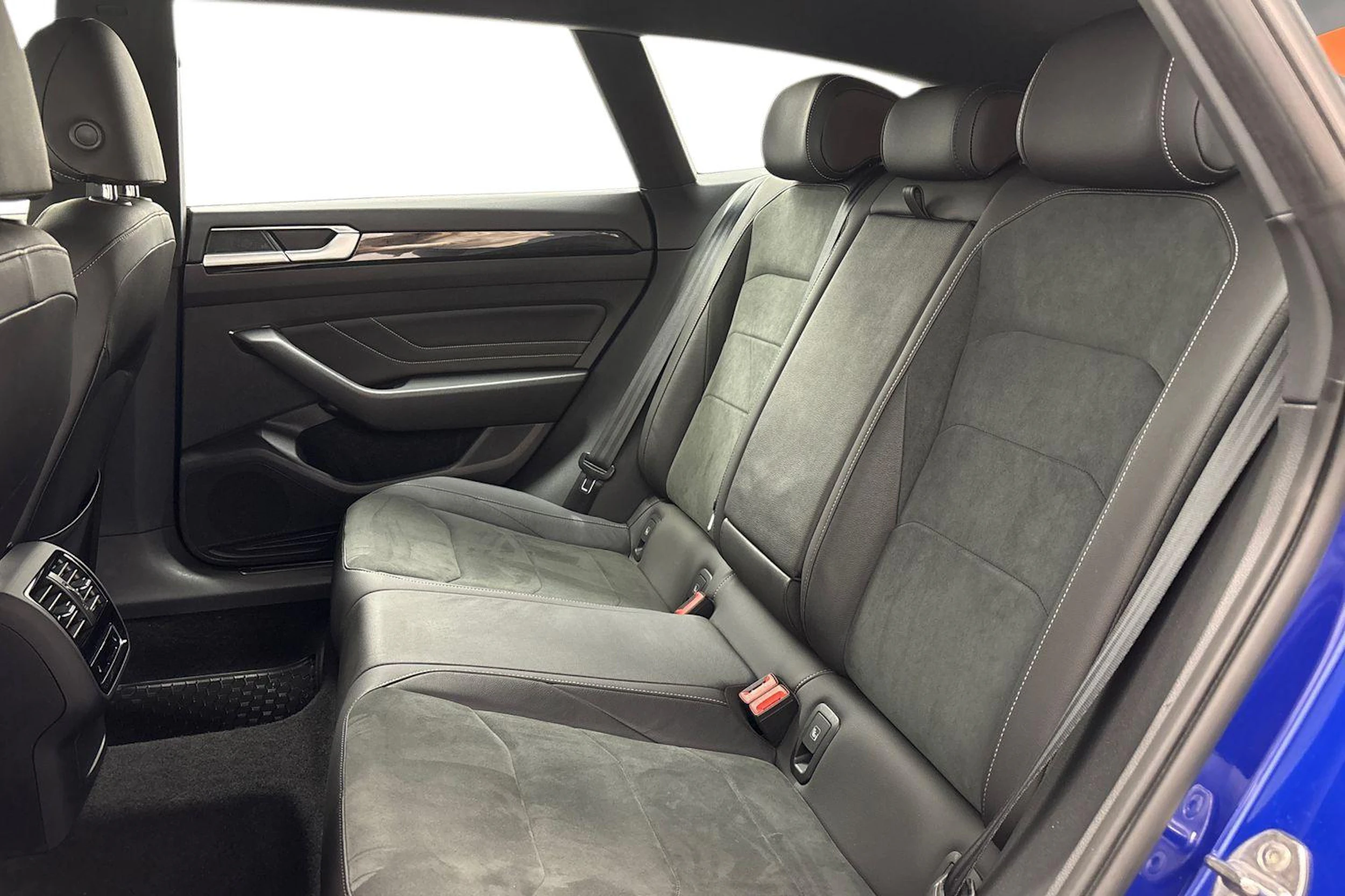 sininen Volkswagen Arteon 2022 kuva 8.