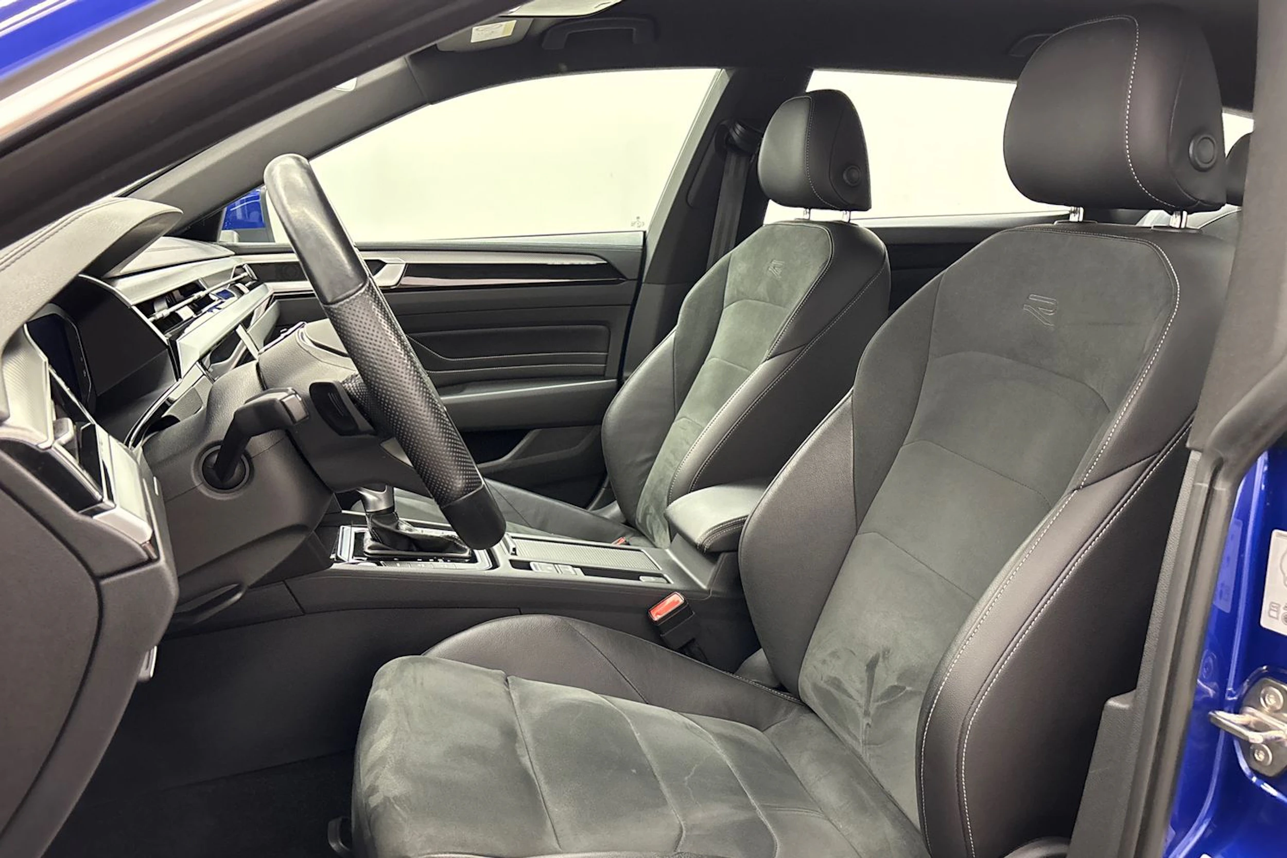 sininen Volkswagen Arteon 2022 kuva 11.