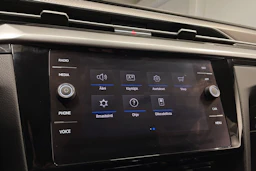 valkoinen Volkswagen Arteon 2022 kuva 15.
