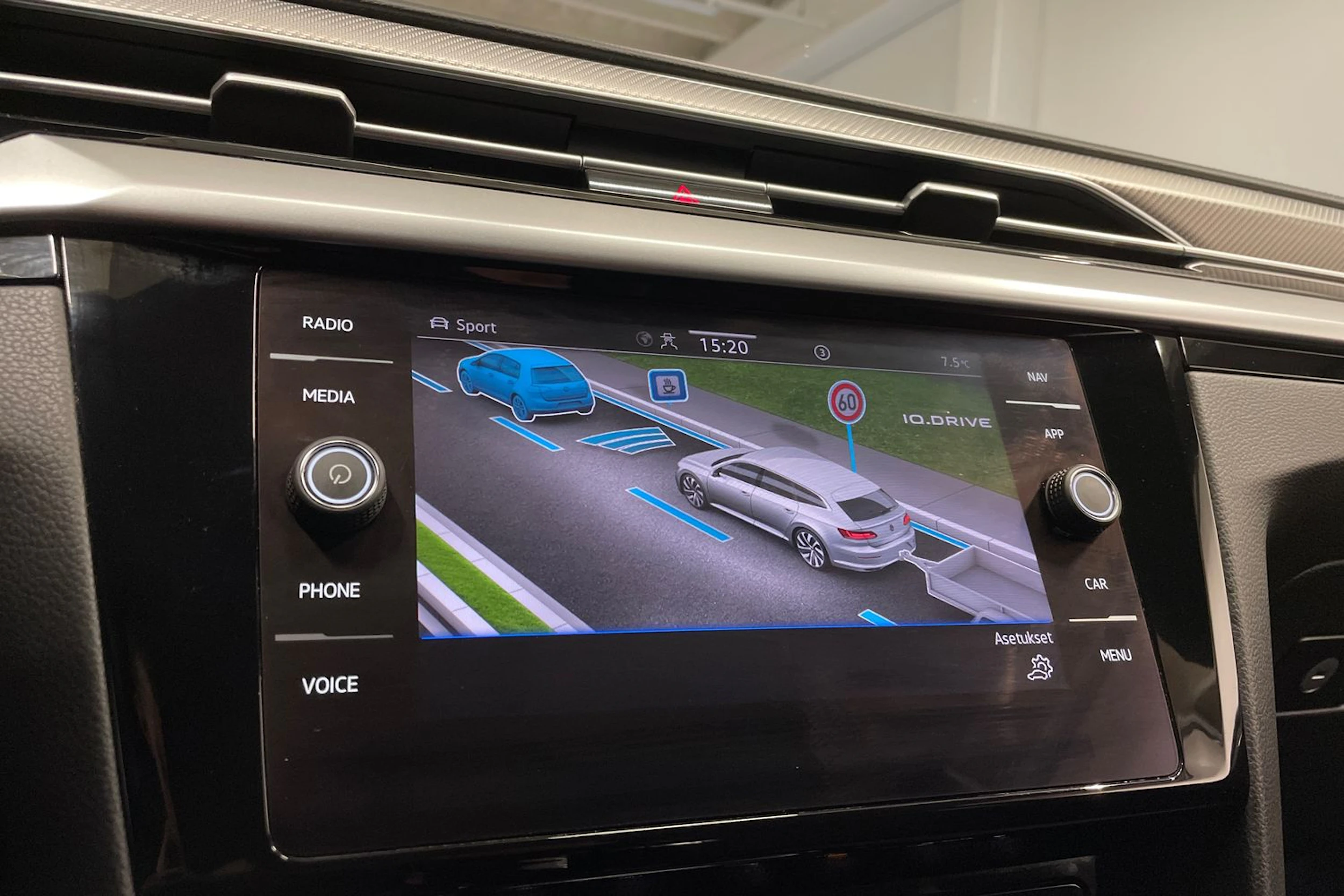 valkoinen Volkswagen Arteon 2022 kuva 16.