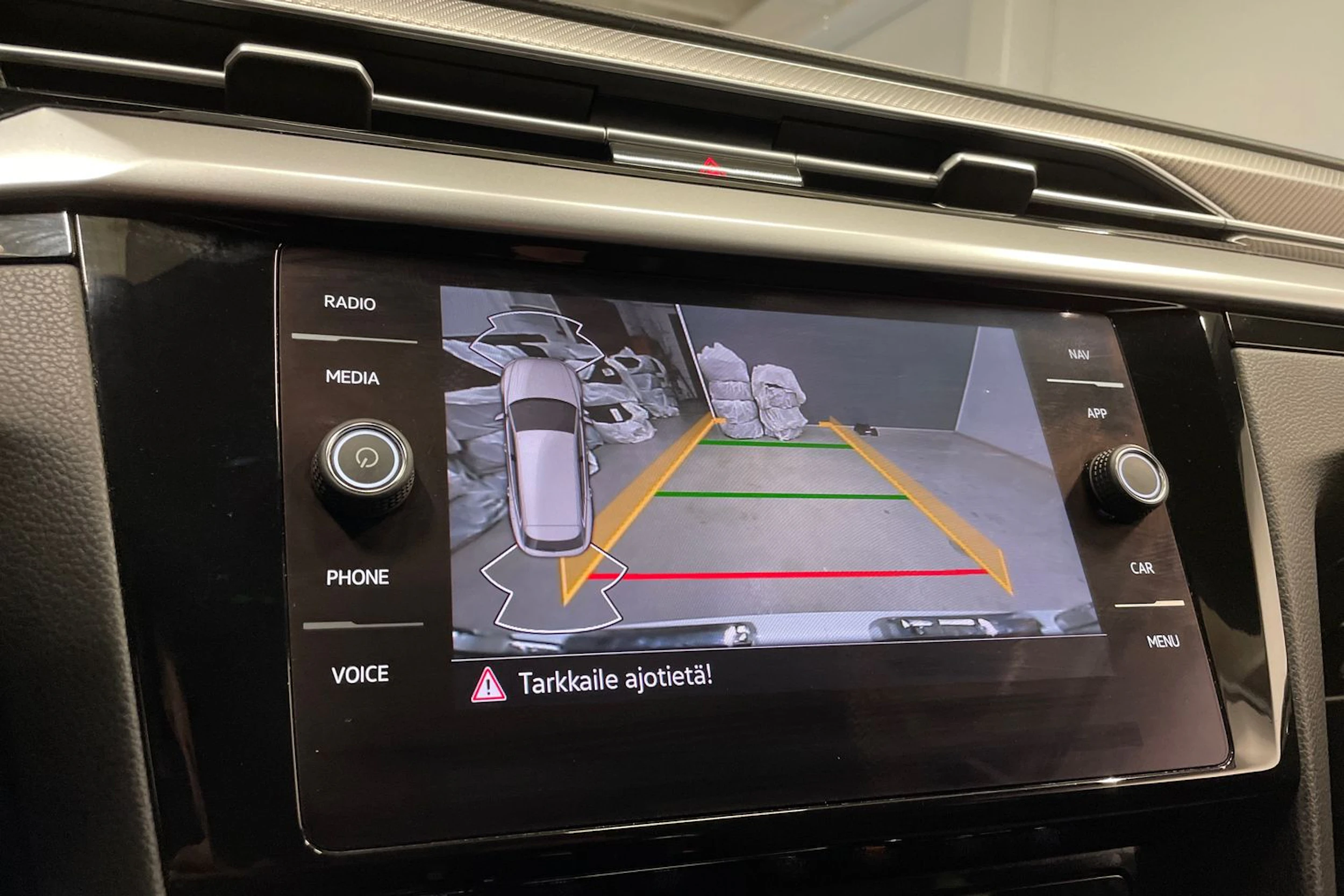valkoinen Volkswagen Arteon 2022 kuva 19.