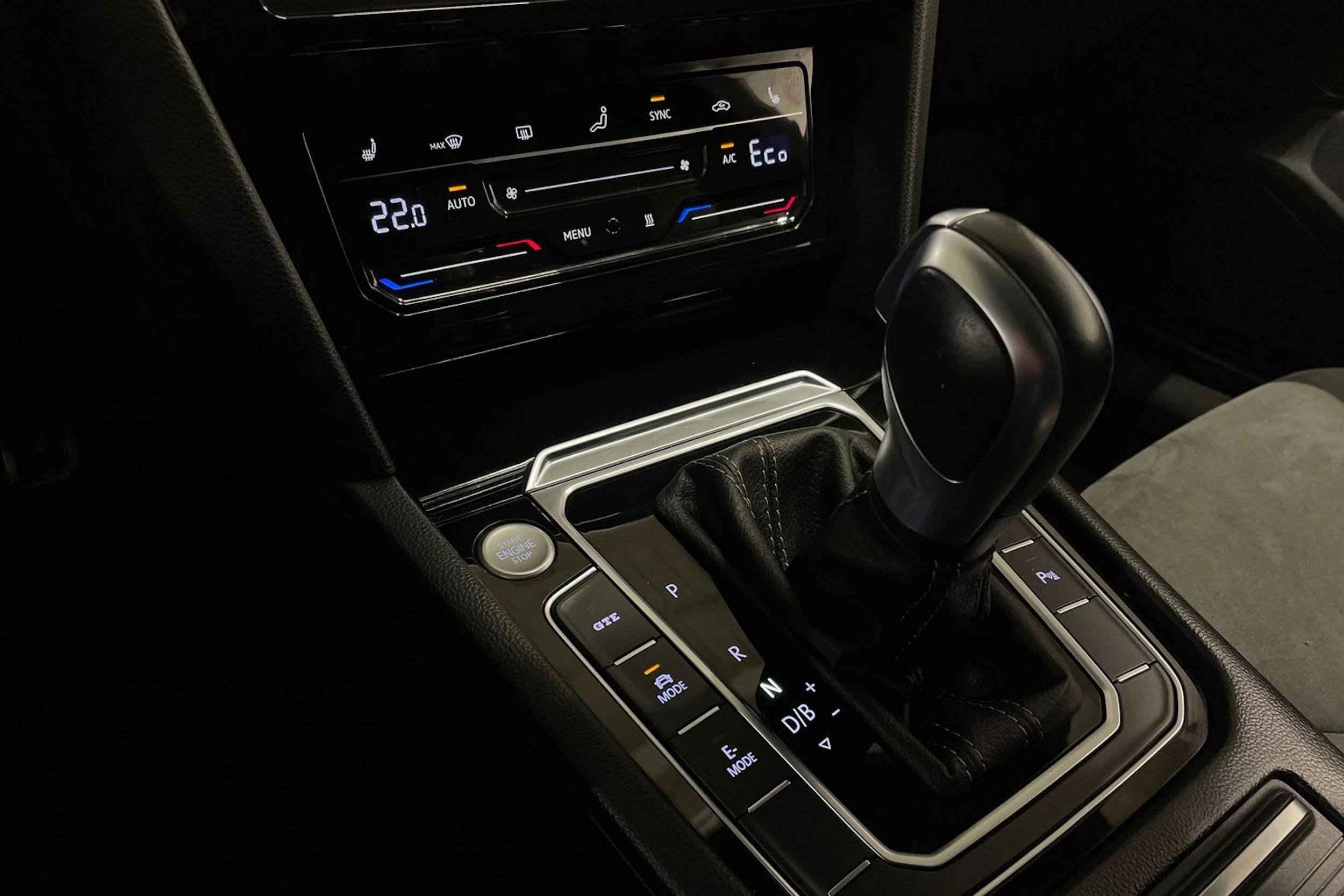 valkoinen Volkswagen Arteon 2022 kuva 20.
