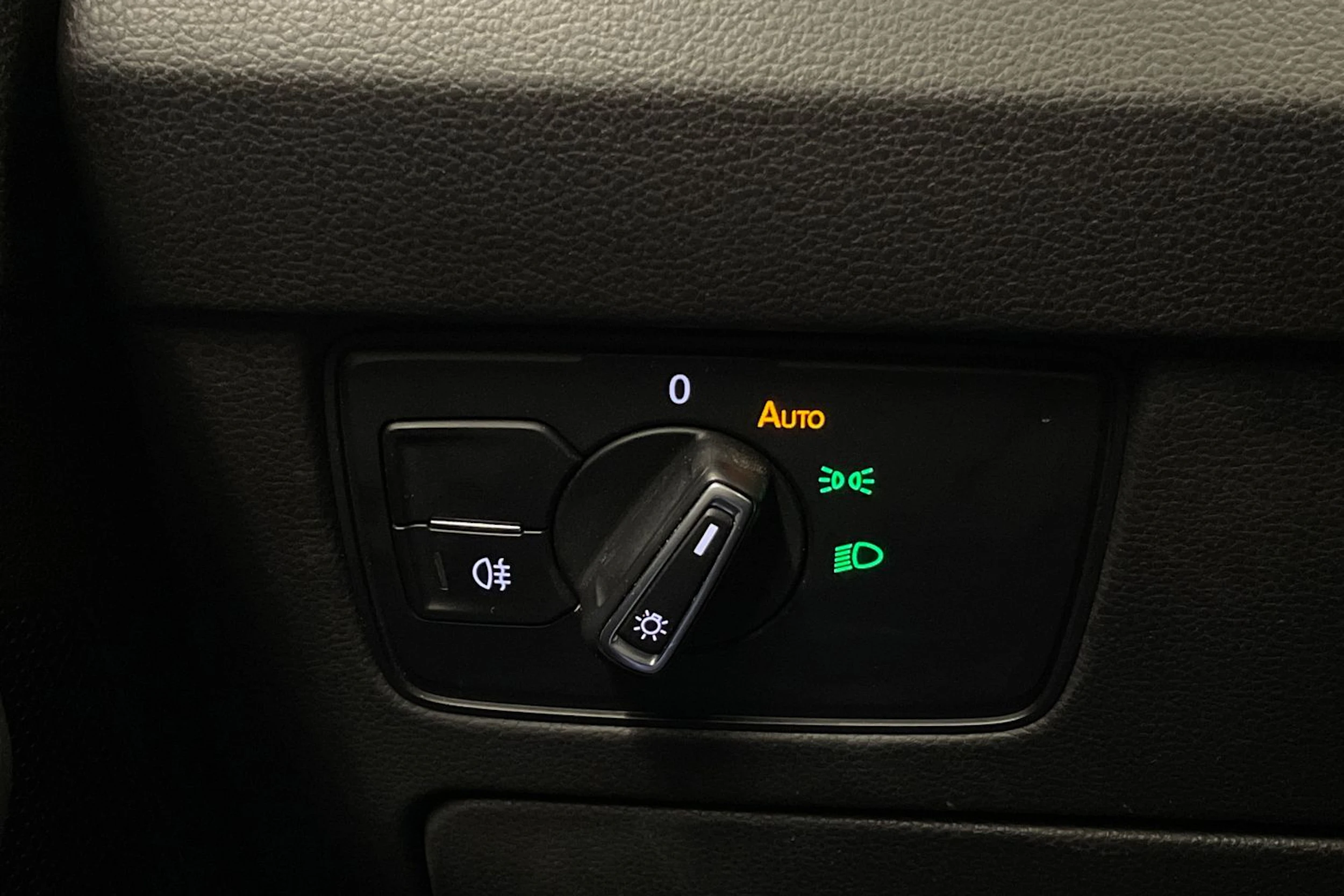 valkoinen Volkswagen Arteon 2022 kuva 21.