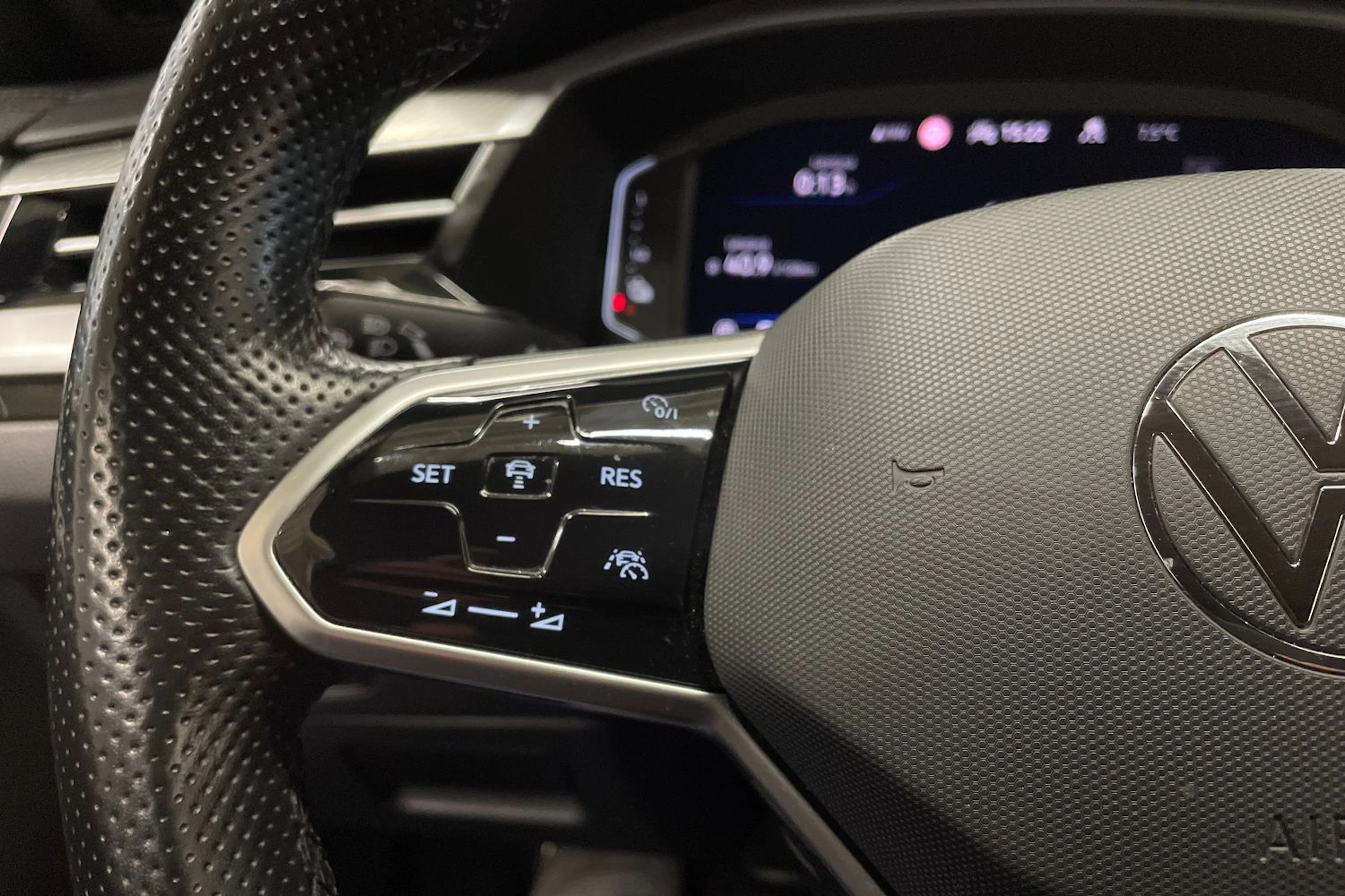 valkoinen Volkswagen Arteon 2022 kuva 22.