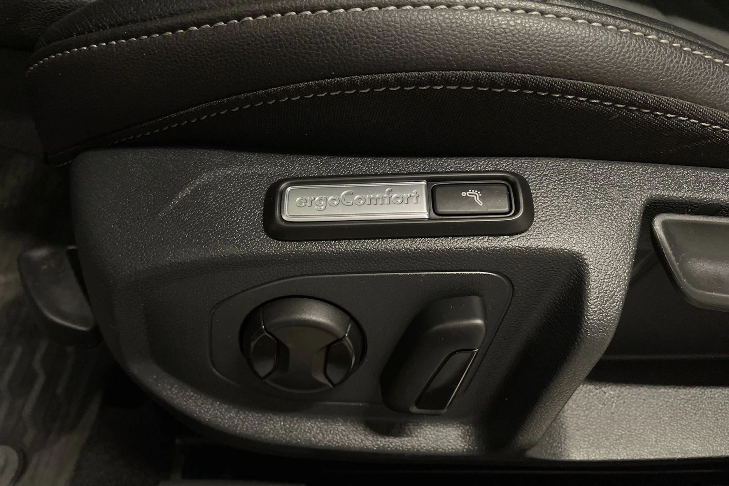 valkoinen Volkswagen Arteon 2022 kuva 25.