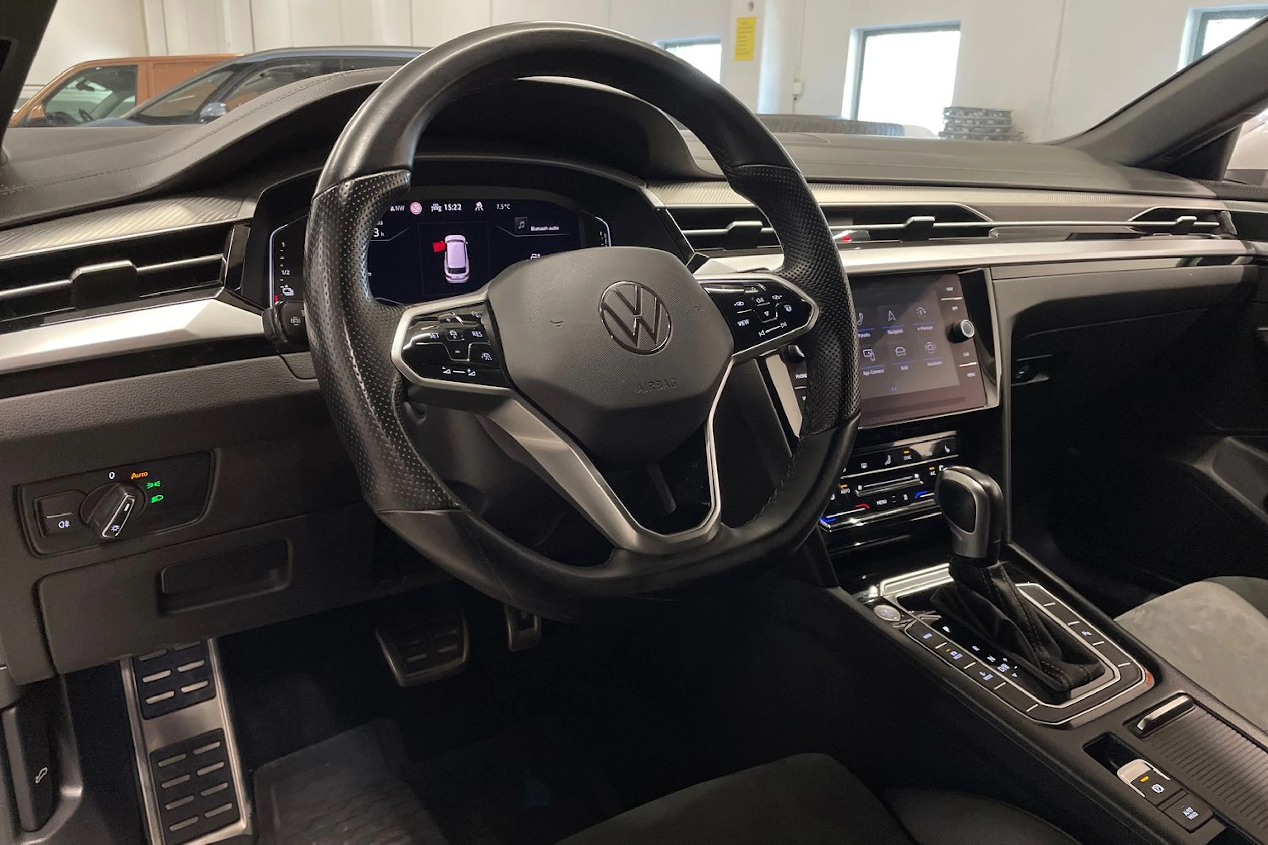 valkoinen Volkswagen Arteon 2022 kuva 26.