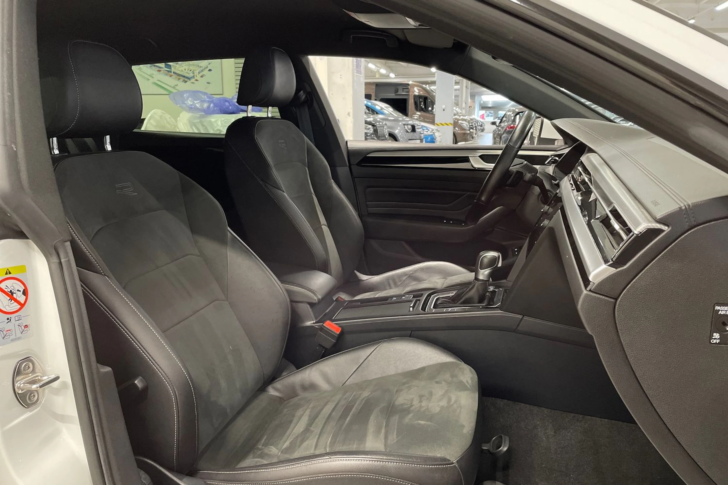 valkoinen Volkswagen Arteon 2022 kuva 27.