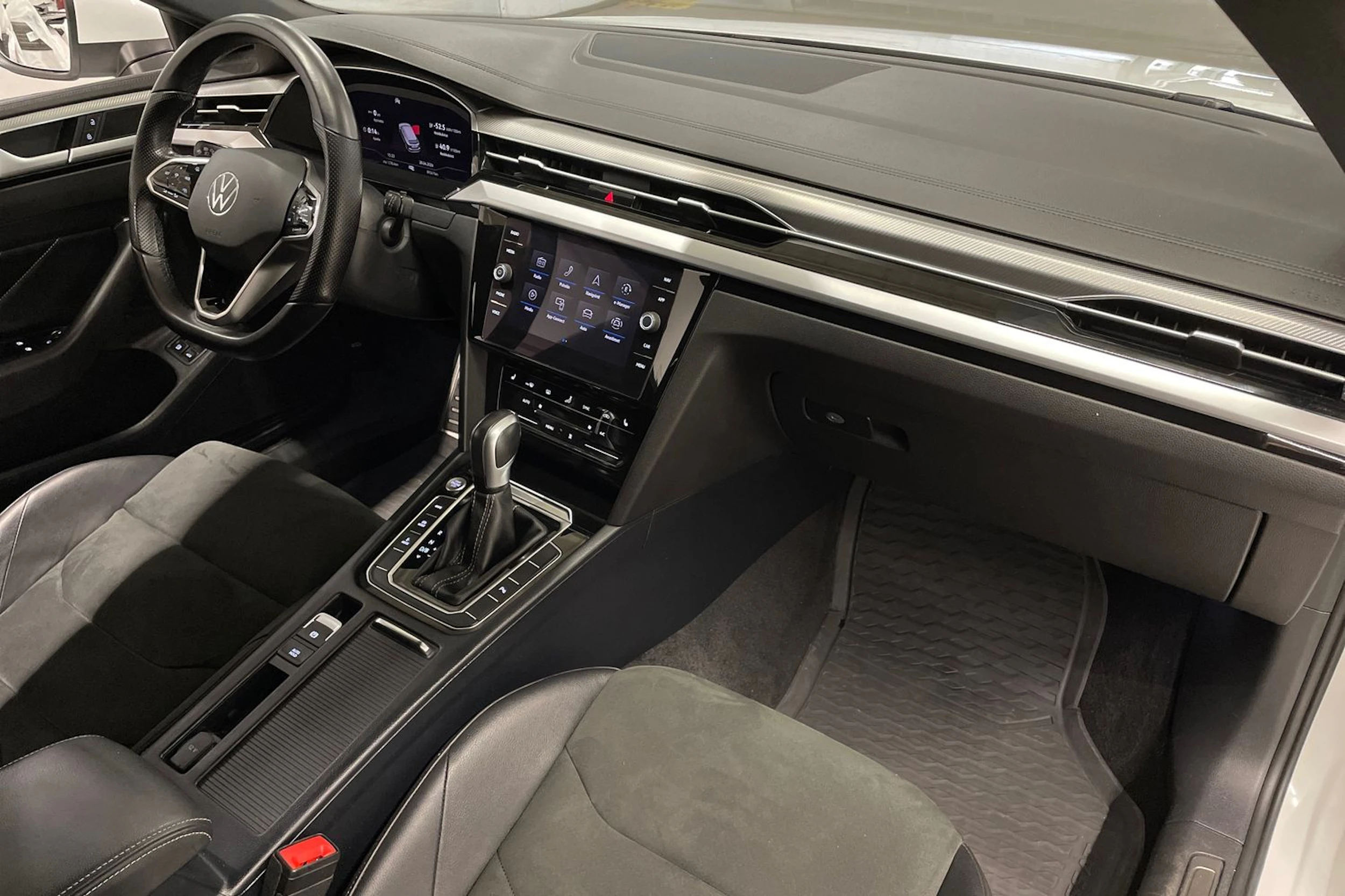valkoinen Volkswagen Arteon 2022 kuva 28.