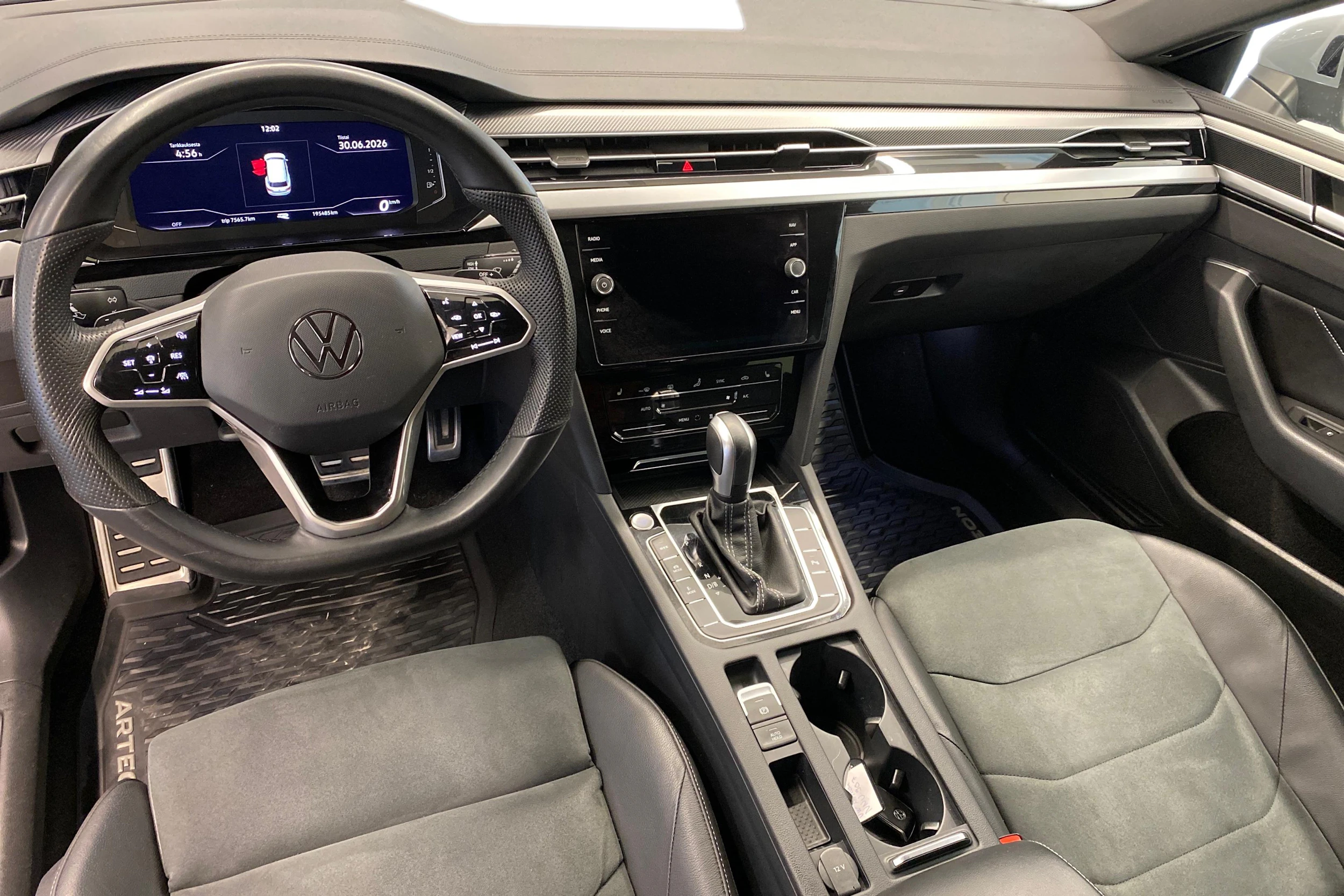 harmaa Volkswagen Arteon 2022 kuva 7.