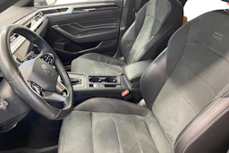 harmaa Volkswagen Arteon 2022 kuva 8.