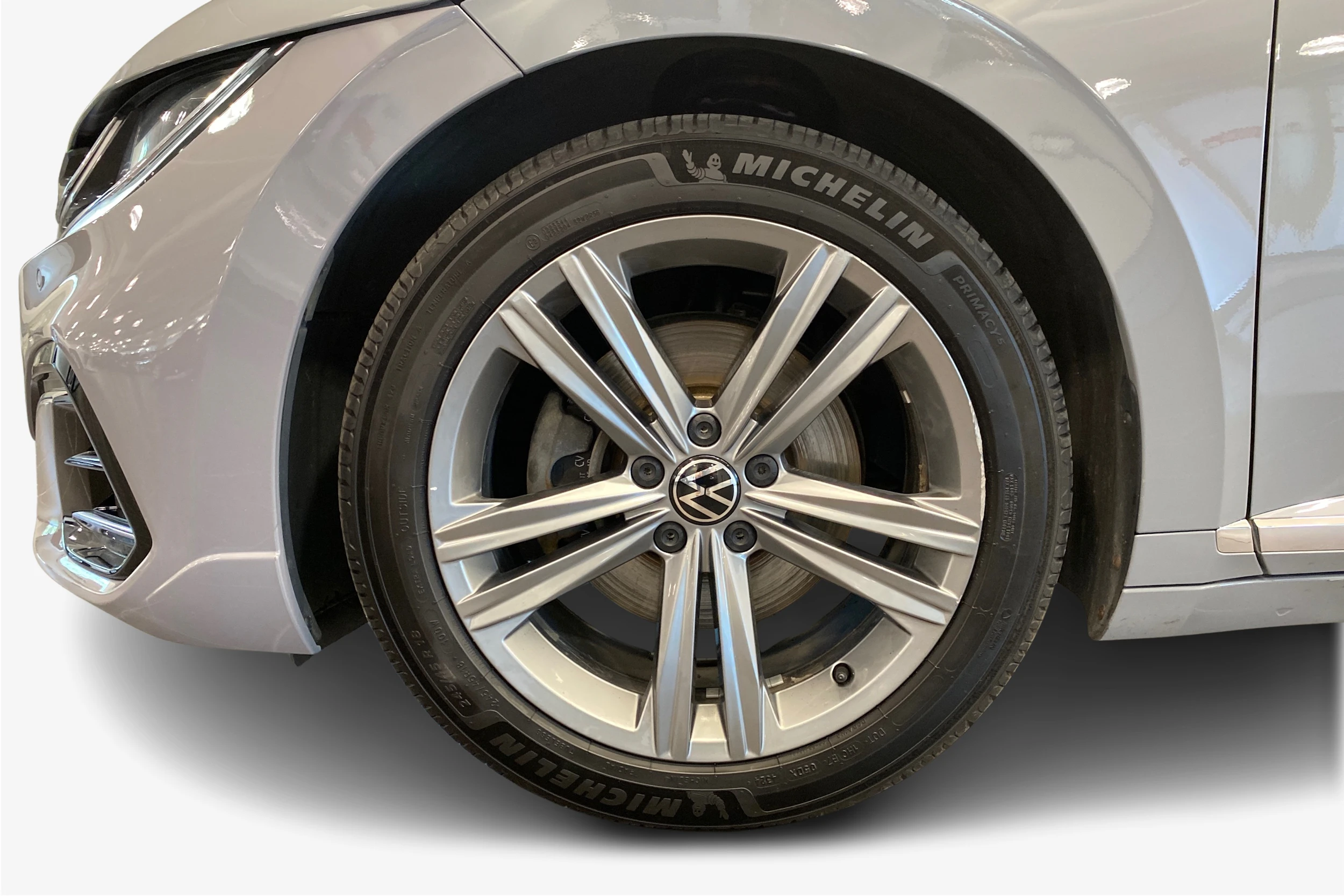 harmaa Volkswagen Arteon 2022 kuva 9.