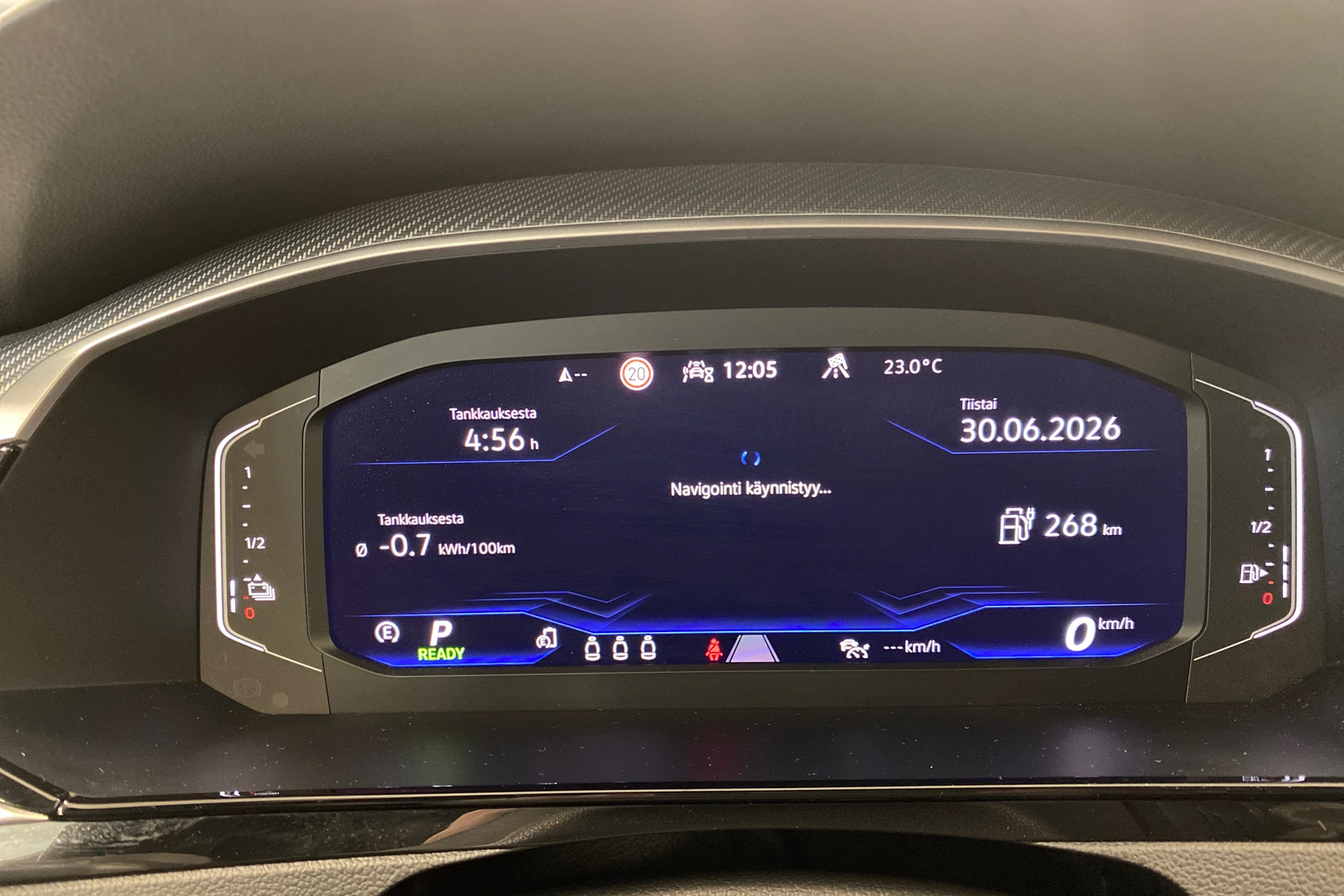 harmaa Volkswagen Arteon 2022 kuva 11.