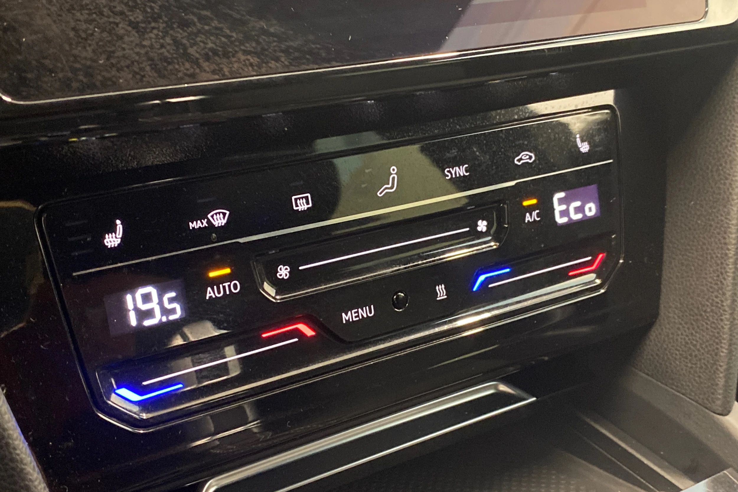 harmaa Volkswagen Arteon 2022 kuva 17.