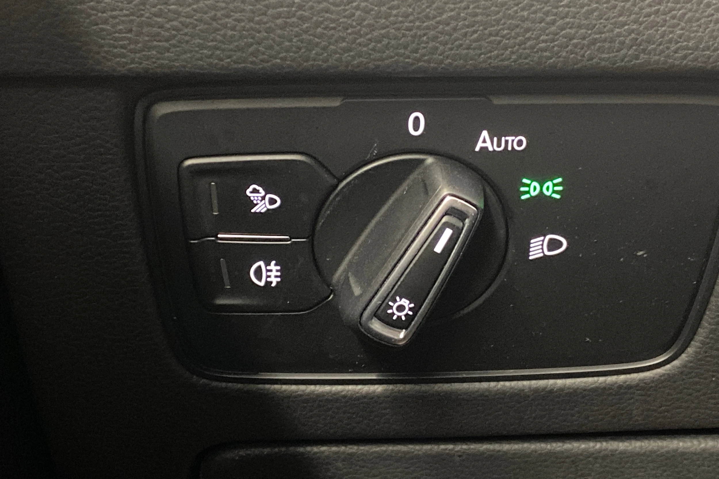 harmaa Volkswagen Arteon 2022 kuva 20.