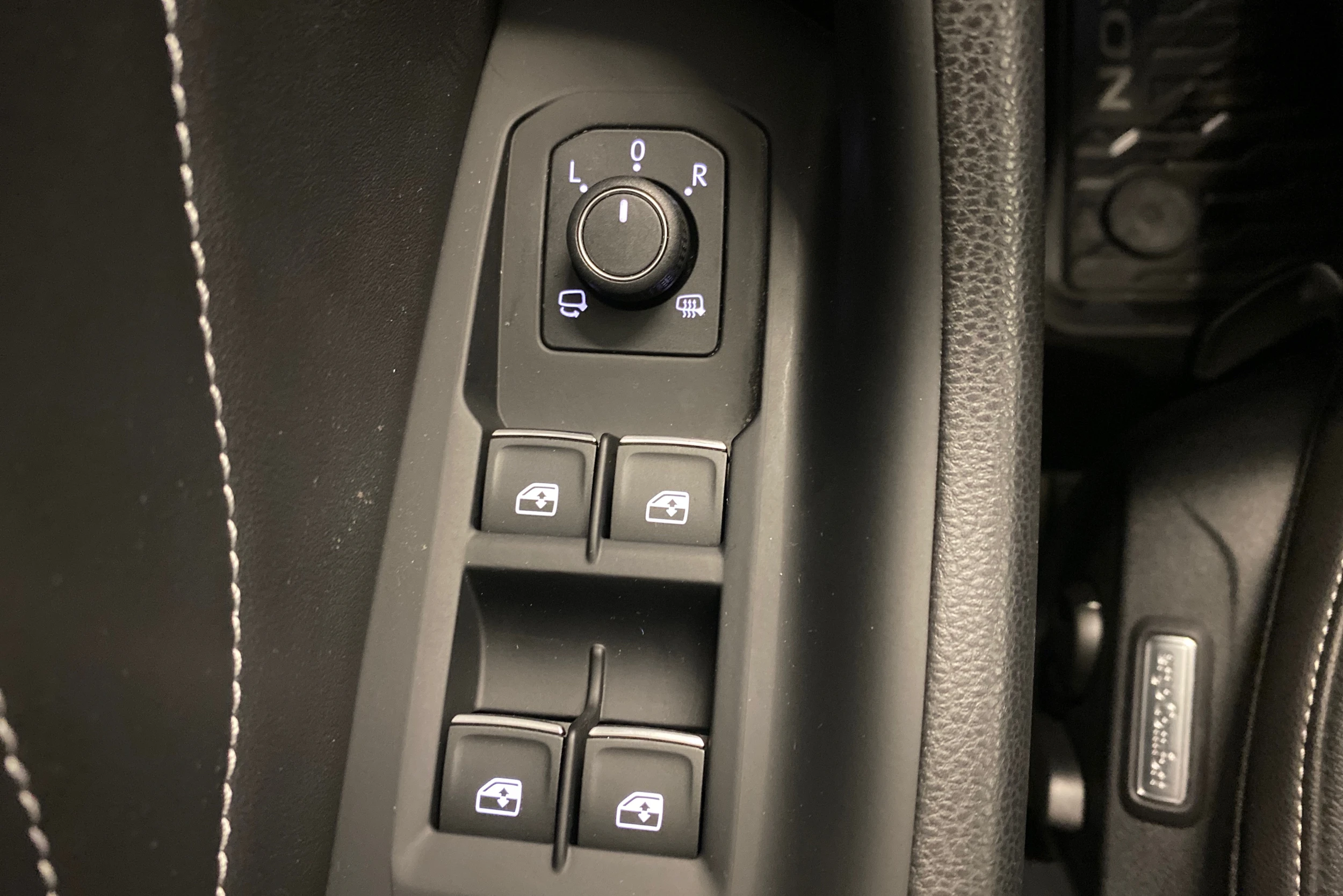 harmaa Volkswagen Arteon 2022 kuva 21.