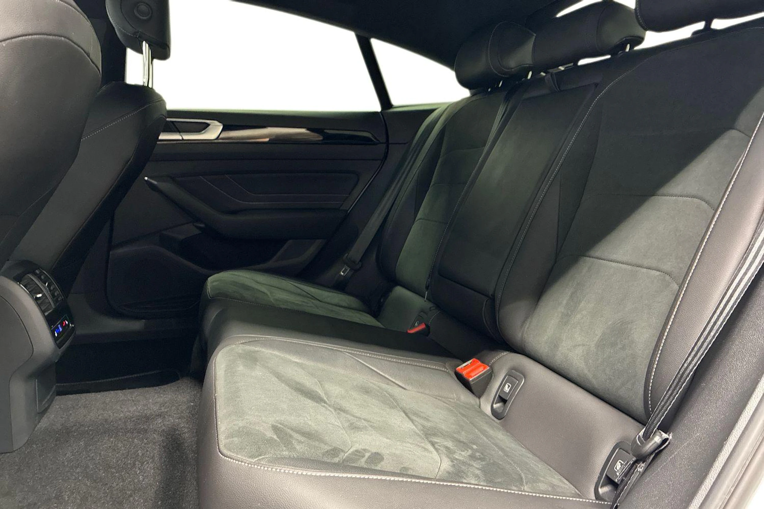 valkoinen Volkswagen Arteon 2022 kuva 8.