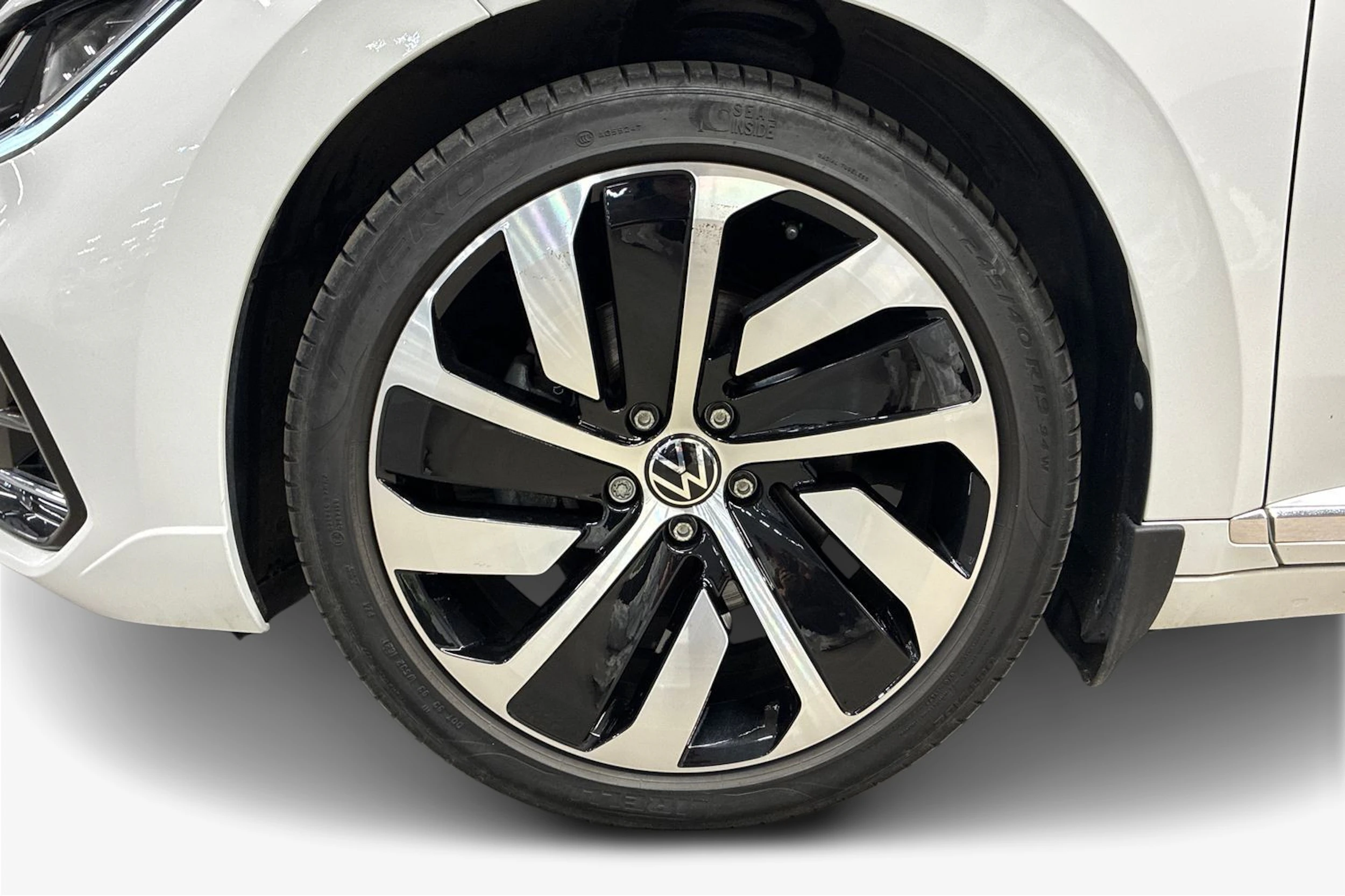 valkoinen Volkswagen Arteon 2022 kuva 9.