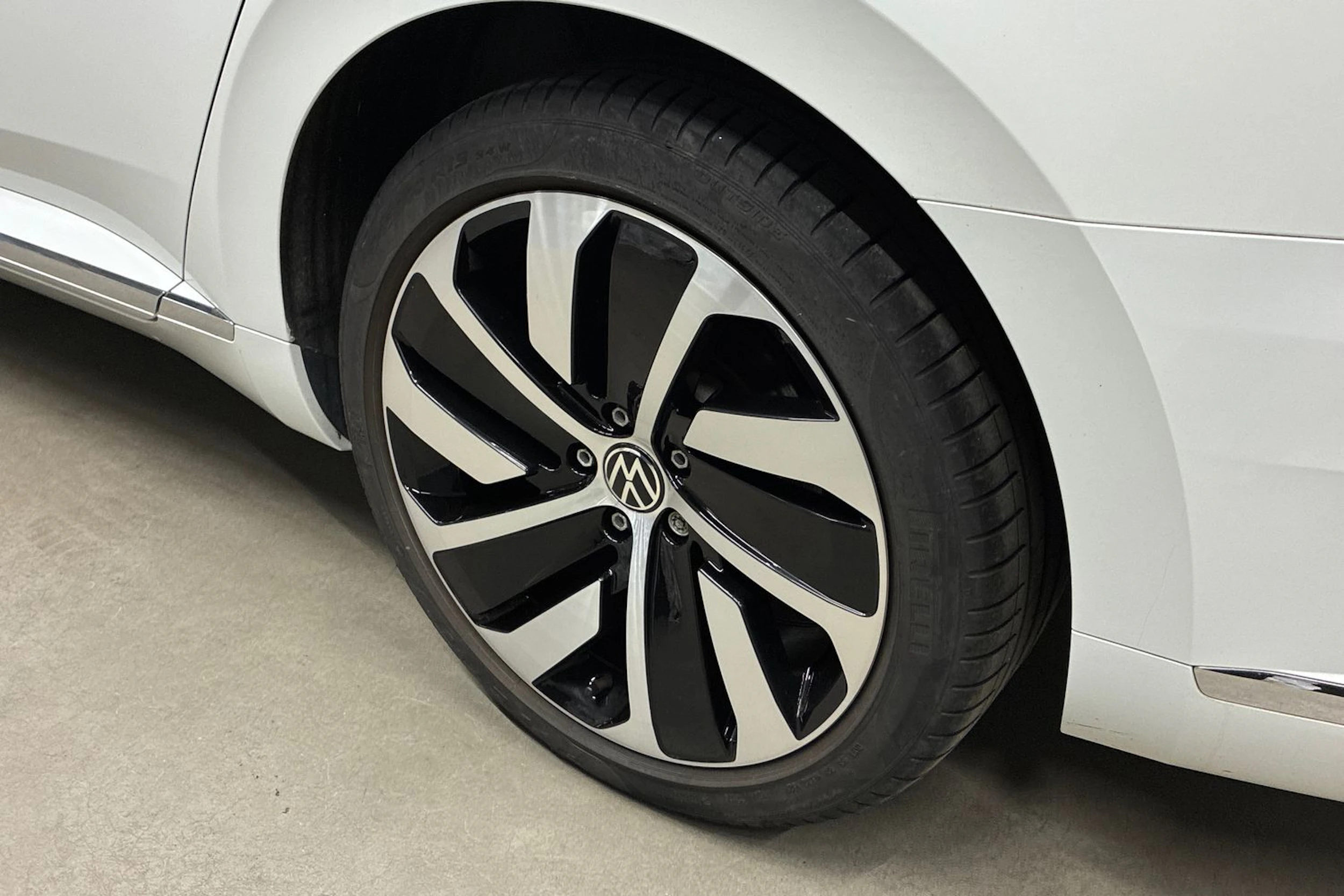 valkoinen Volkswagen Arteon 2022 kuva 10.