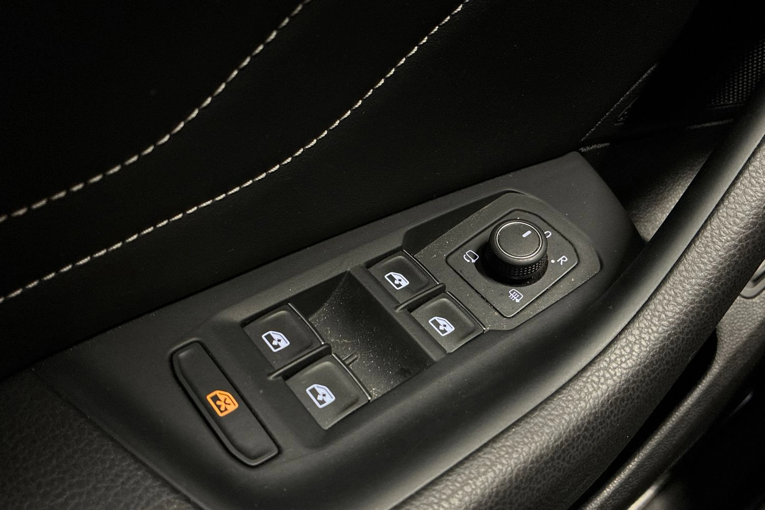 valkoinen Volkswagen Arteon 2022 kuva 17.