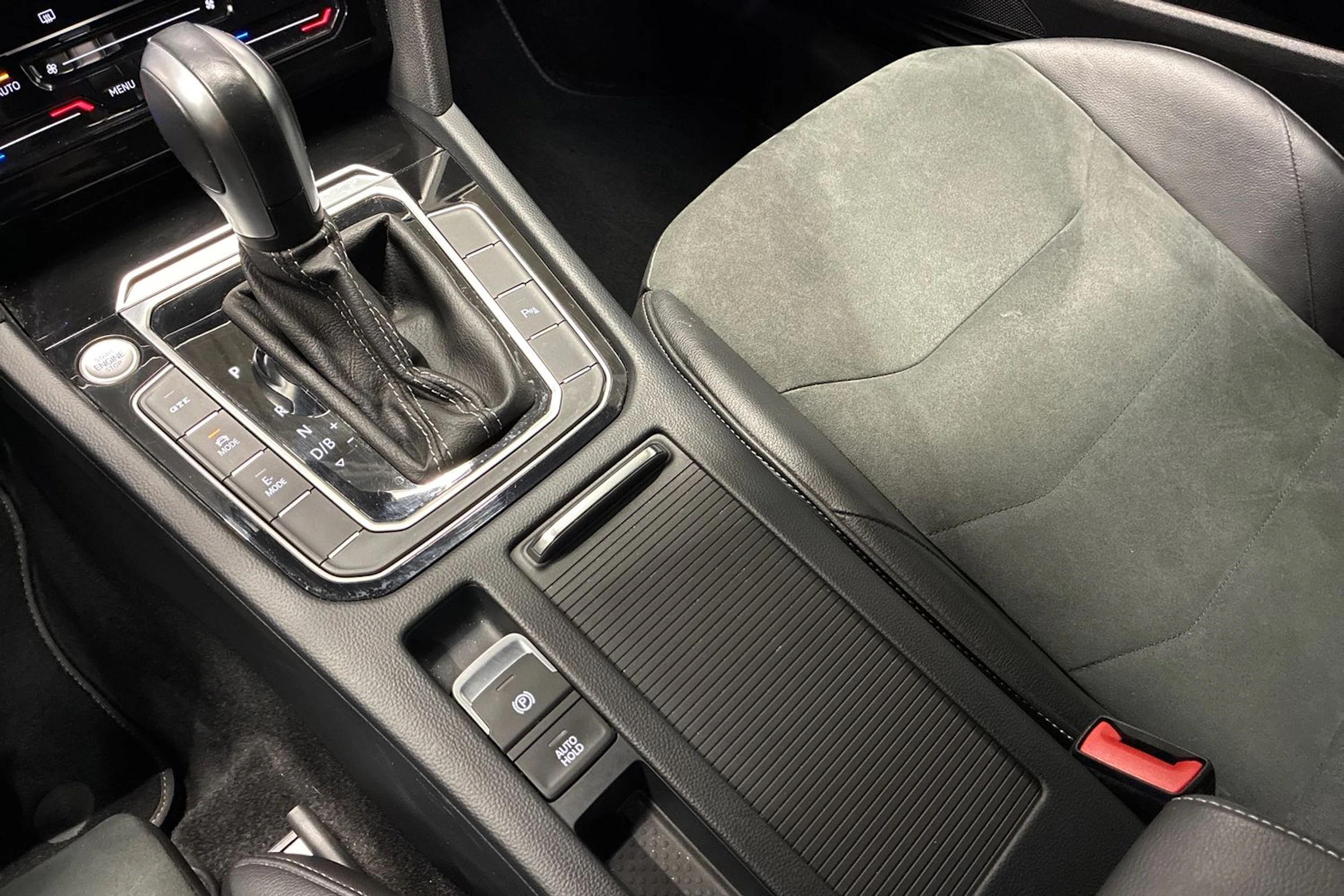 valkoinen Volkswagen Arteon 2022 kuva 18.