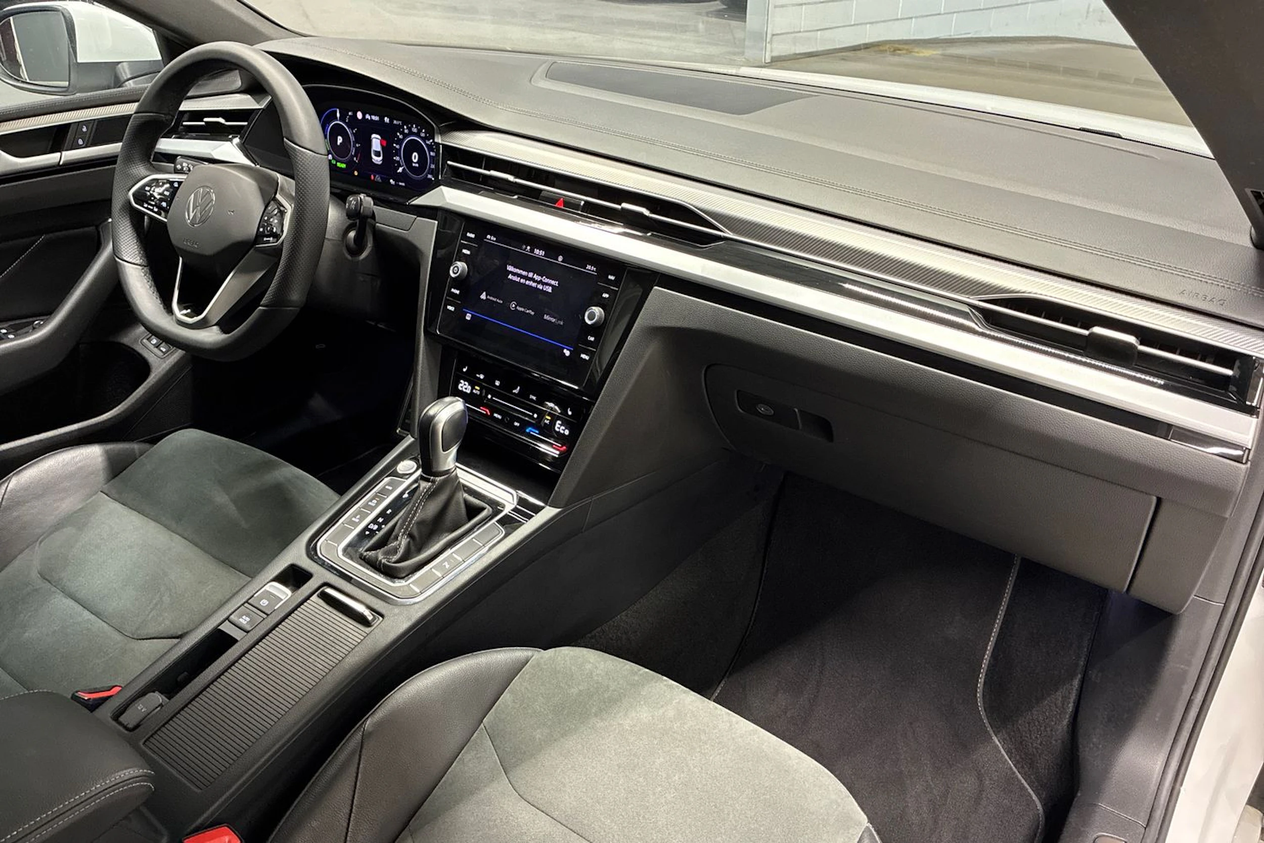 valkoinen Volkswagen Arteon 2022 kuva 29.