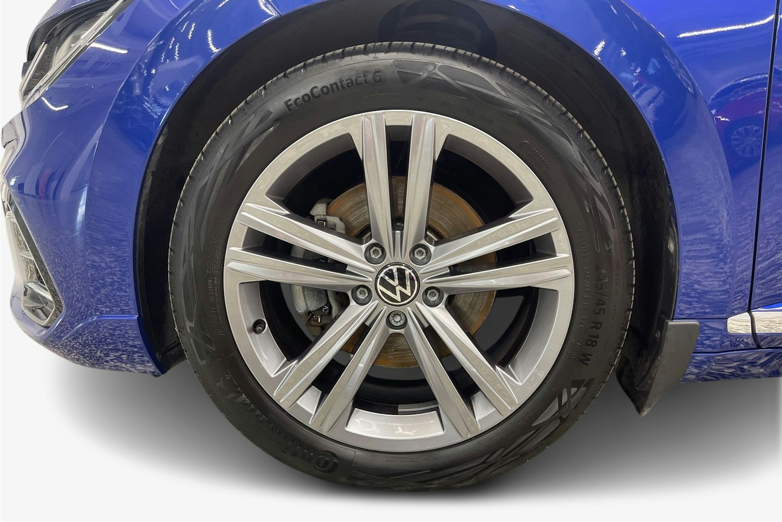 Sininen Volkswagen Arteon 2022 kuva 11.