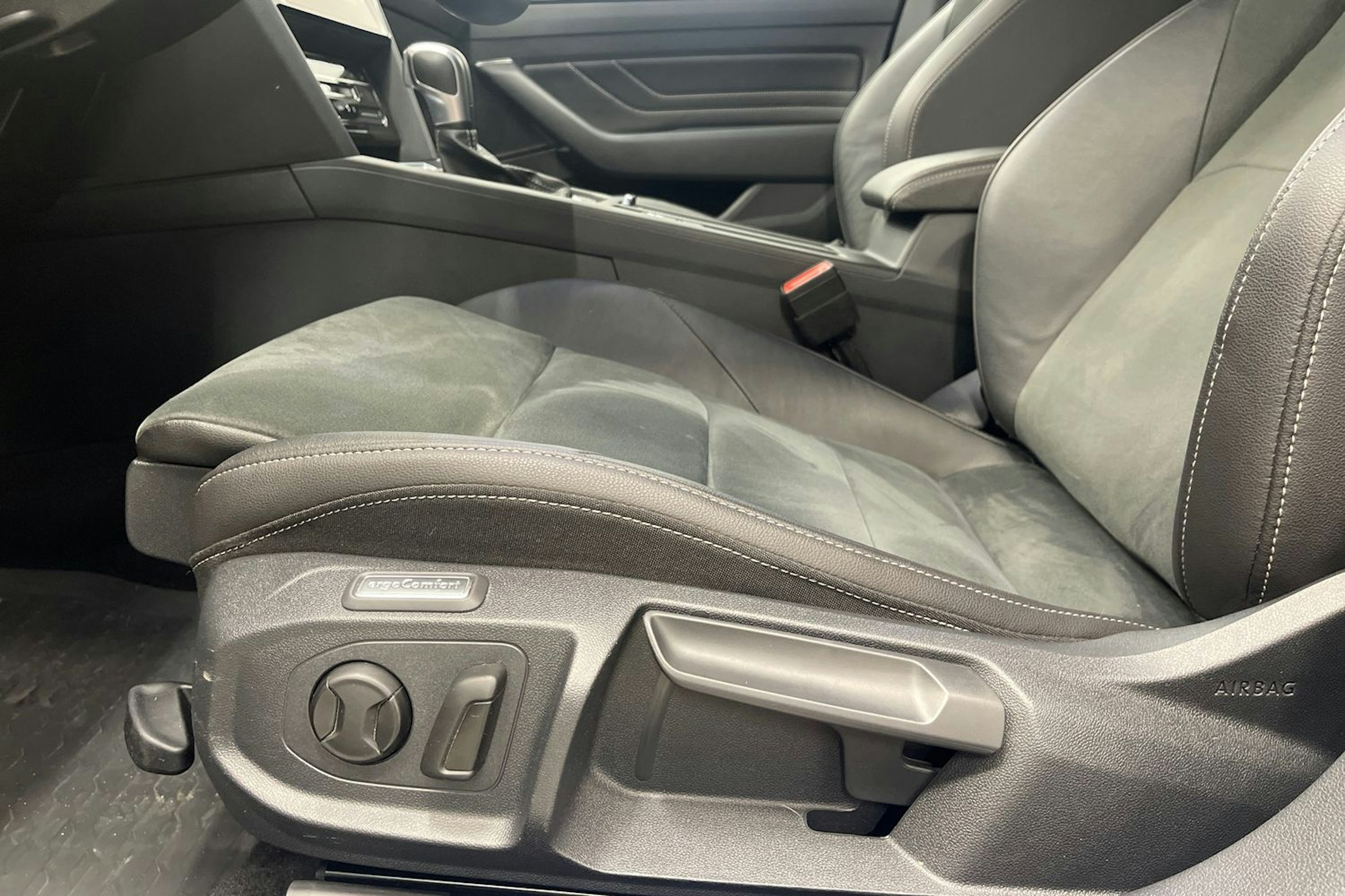 Sininen Volkswagen Arteon 2022 kuva 14.