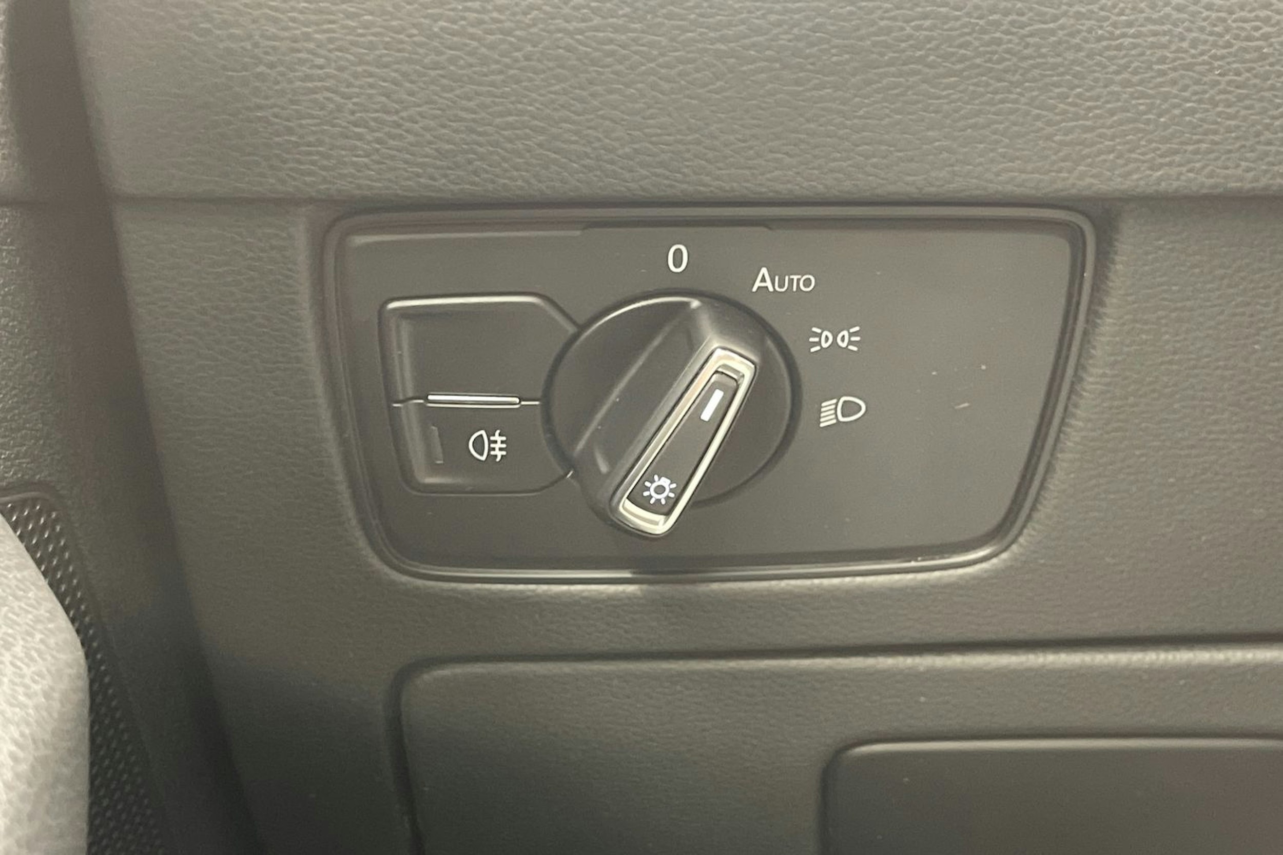 Sininen Volkswagen Arteon 2022 kuva 16.
