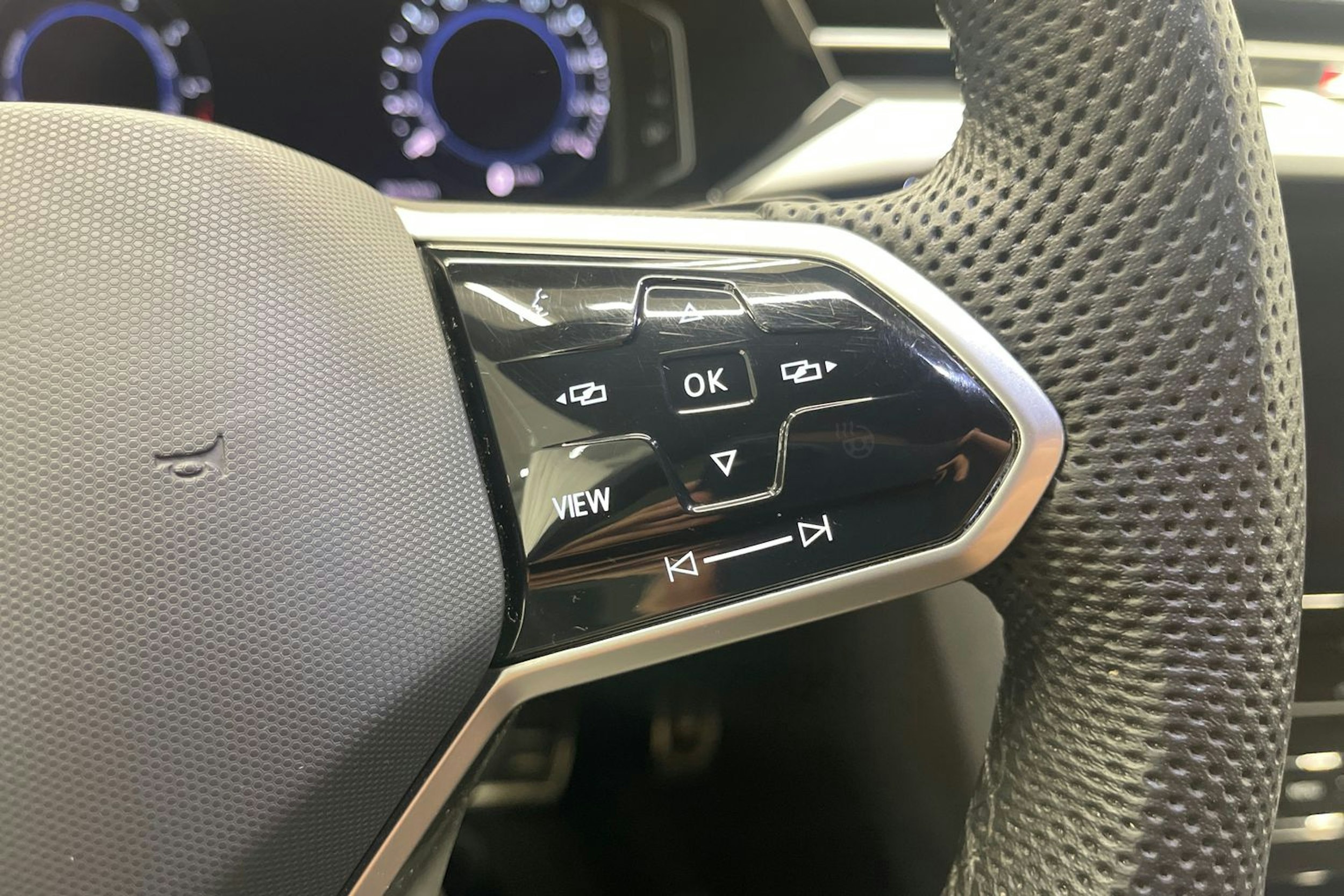 Sininen Volkswagen Arteon 2022 kuva 18.