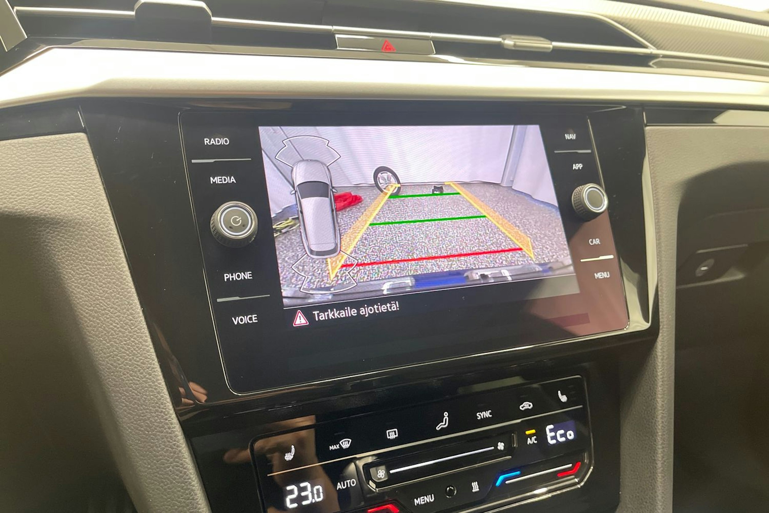 Sininen Volkswagen Arteon 2022 kuva 21.