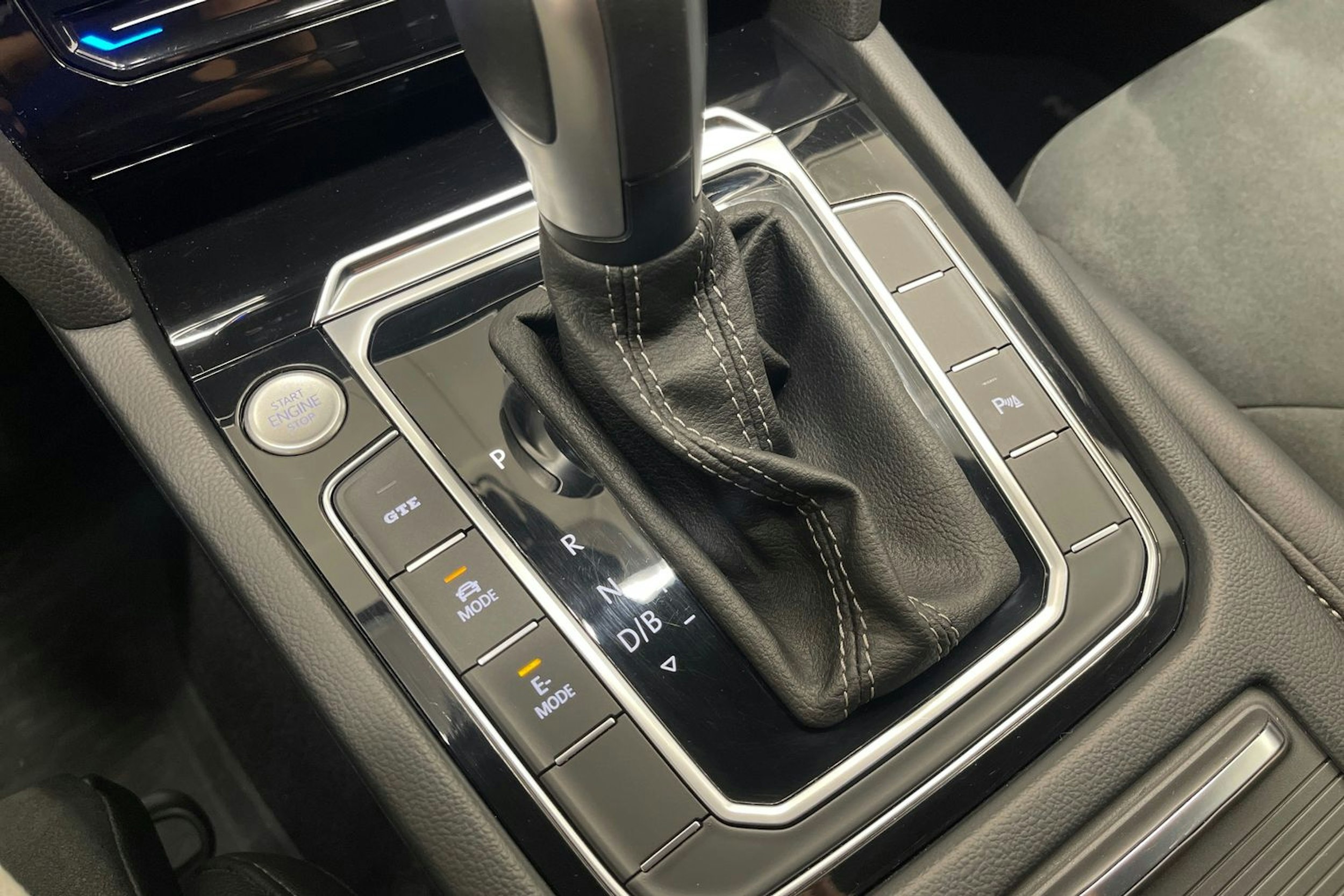 Sininen Volkswagen Arteon 2022 kuva 24.