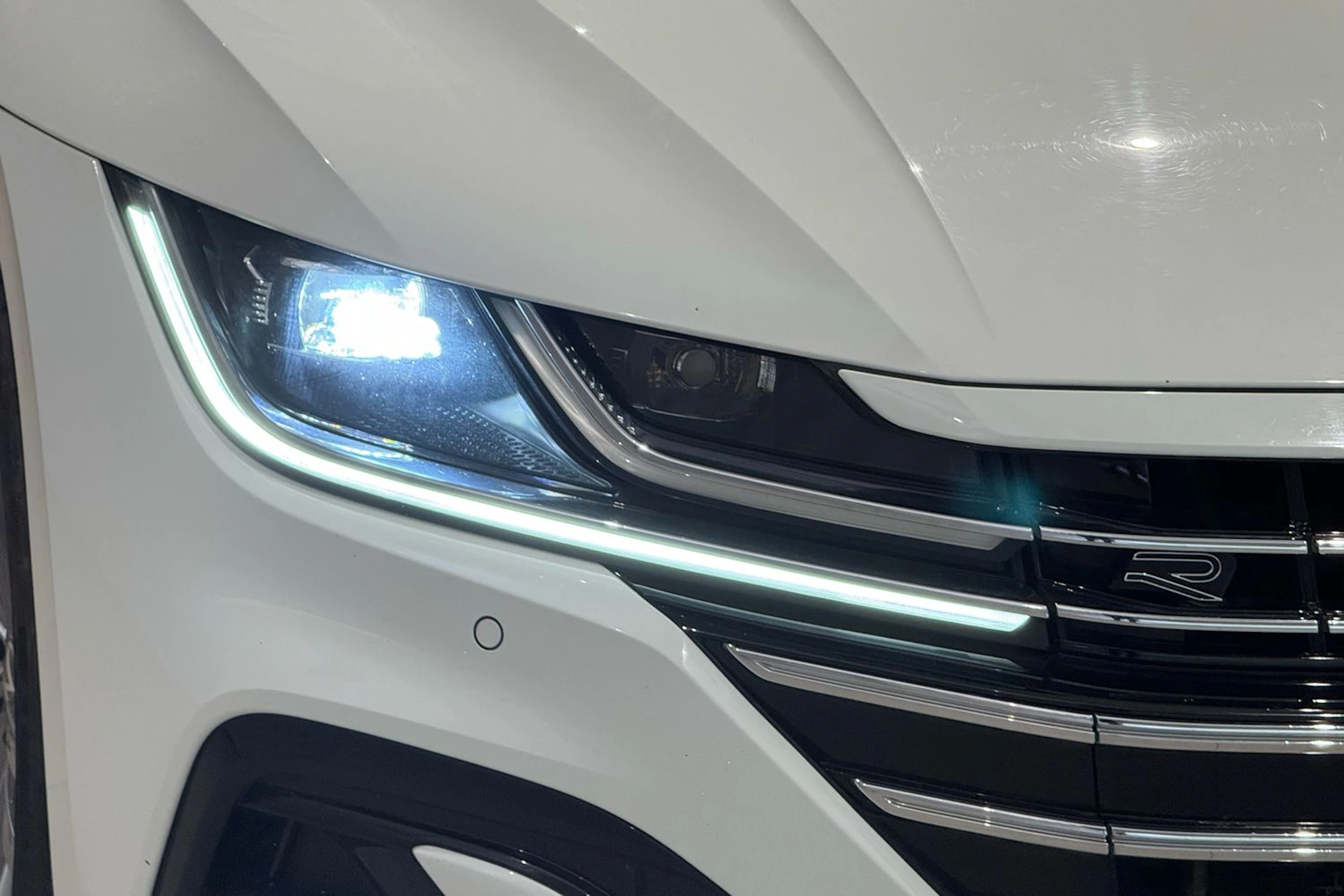 valkoinen Volkswagen Arteon 2022 kuva 12.