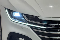 valkoinen Volkswagen Arteon 2022 kuva 12.