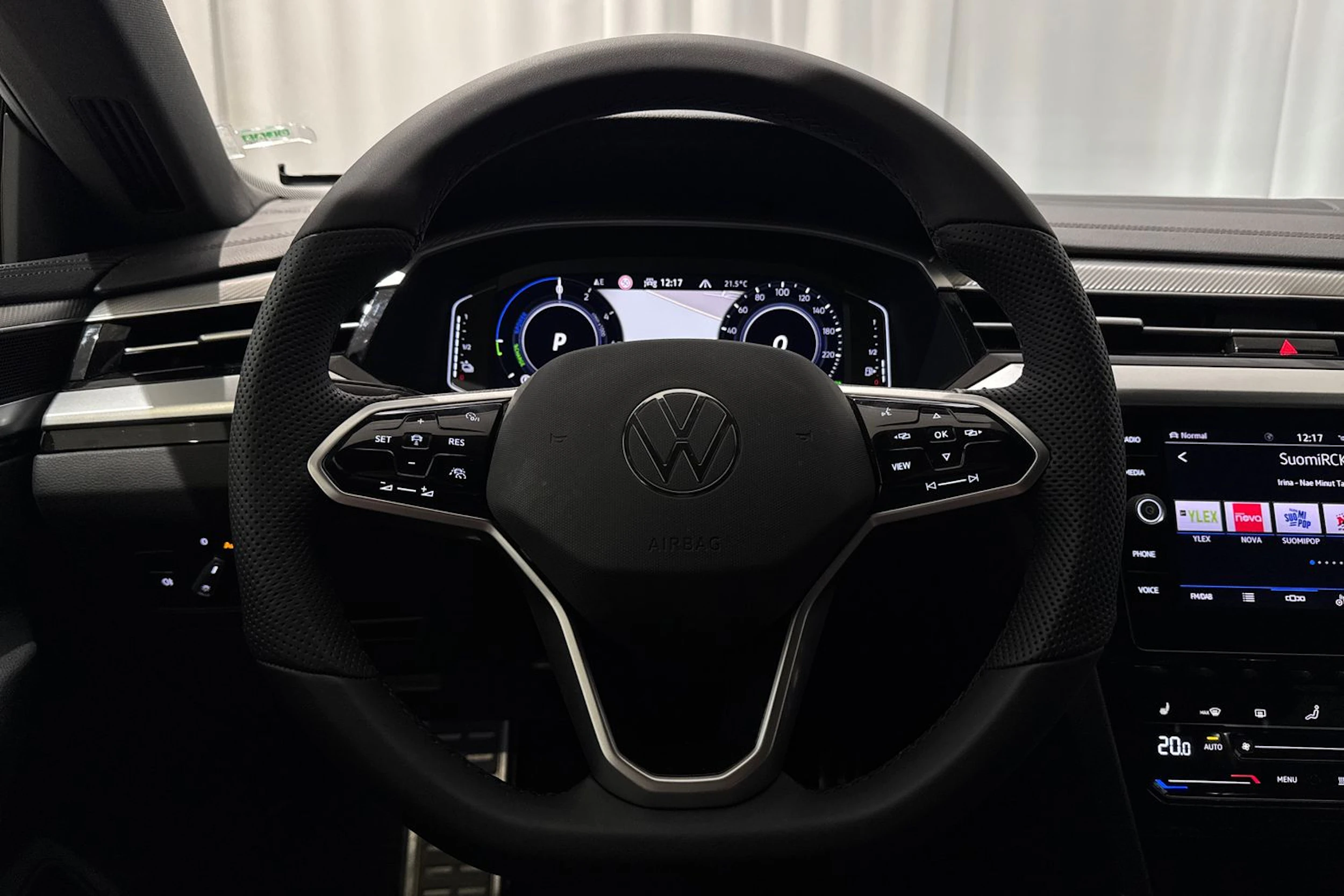 valkoinen Volkswagen Arteon 2022 kuva 19.