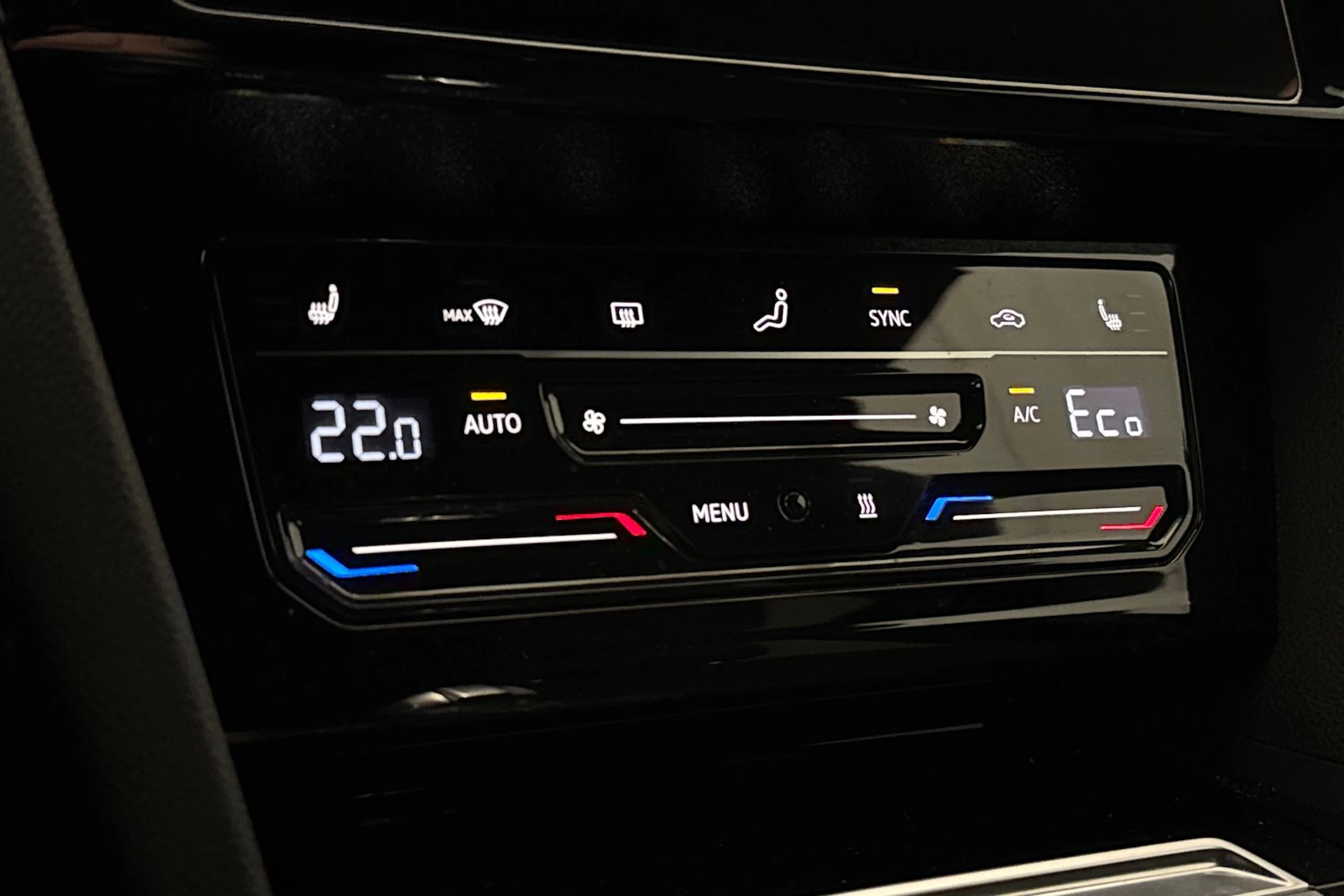 valkoinen Volkswagen Arteon 2022 kuva 28.