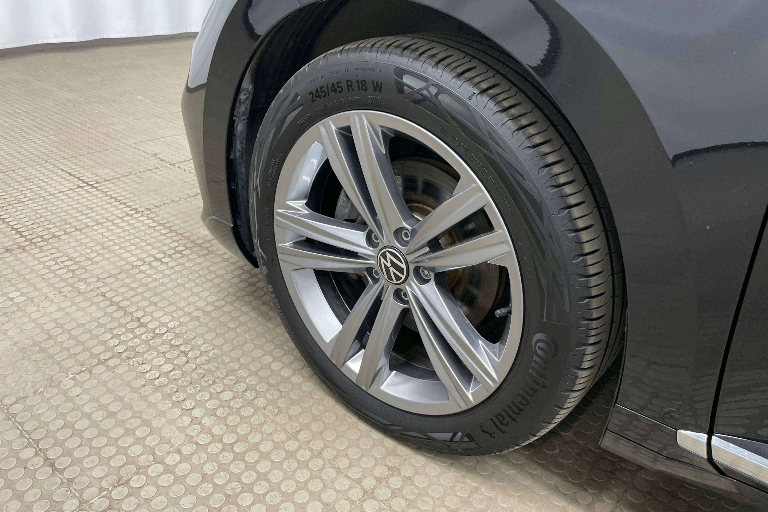 musta Volkswagen Arteon 2022 kuva 11.